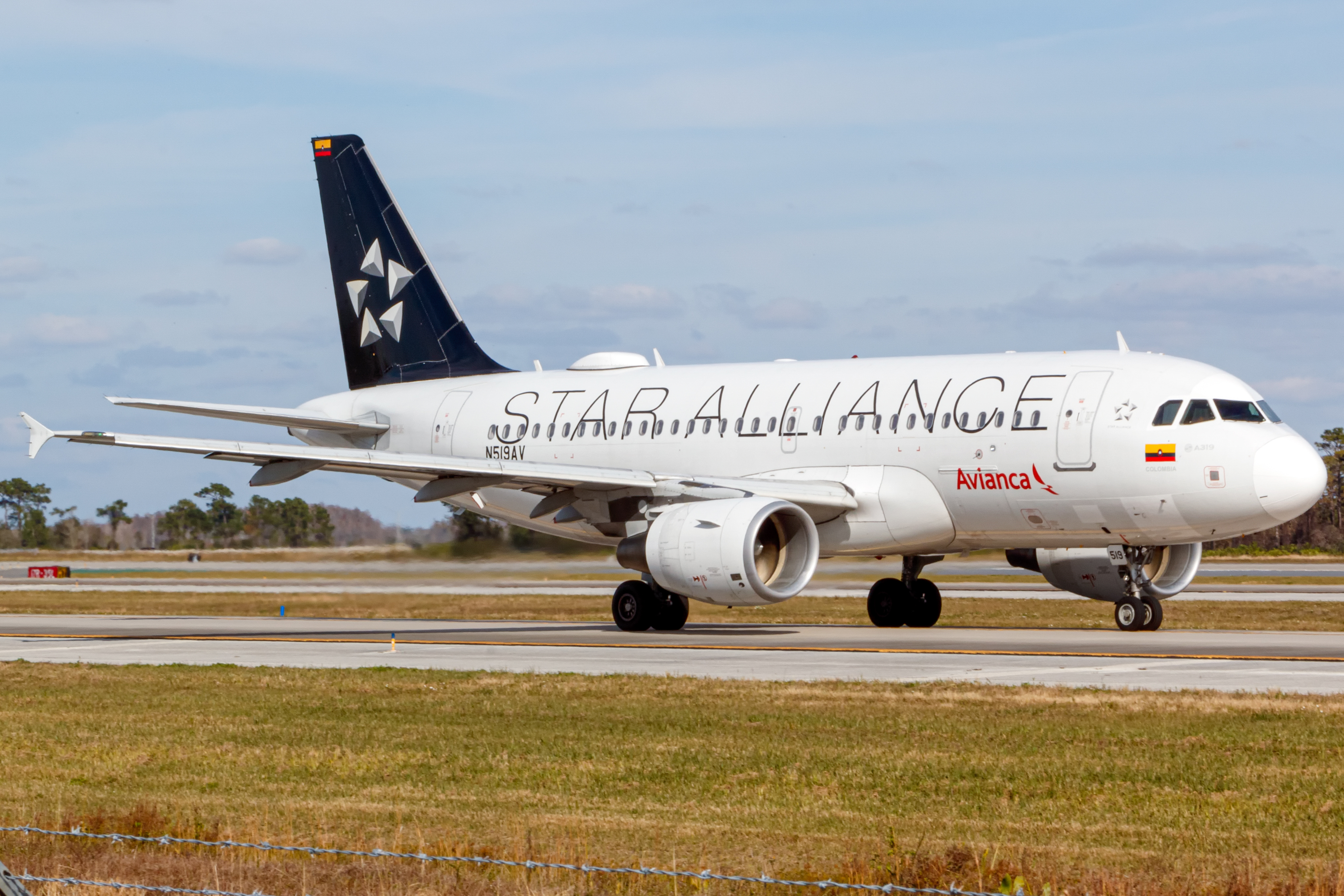 Full size: Avianca Airbus A319 N519AV at Orlando International Airport