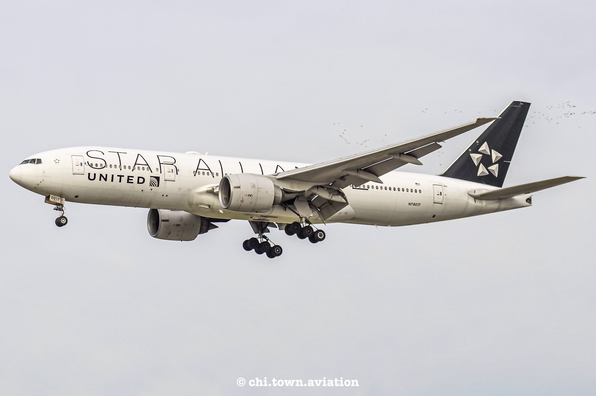 Full size: United Airlines  Boeing 777-200ER N78017 at Chicago O'Hare International Airport