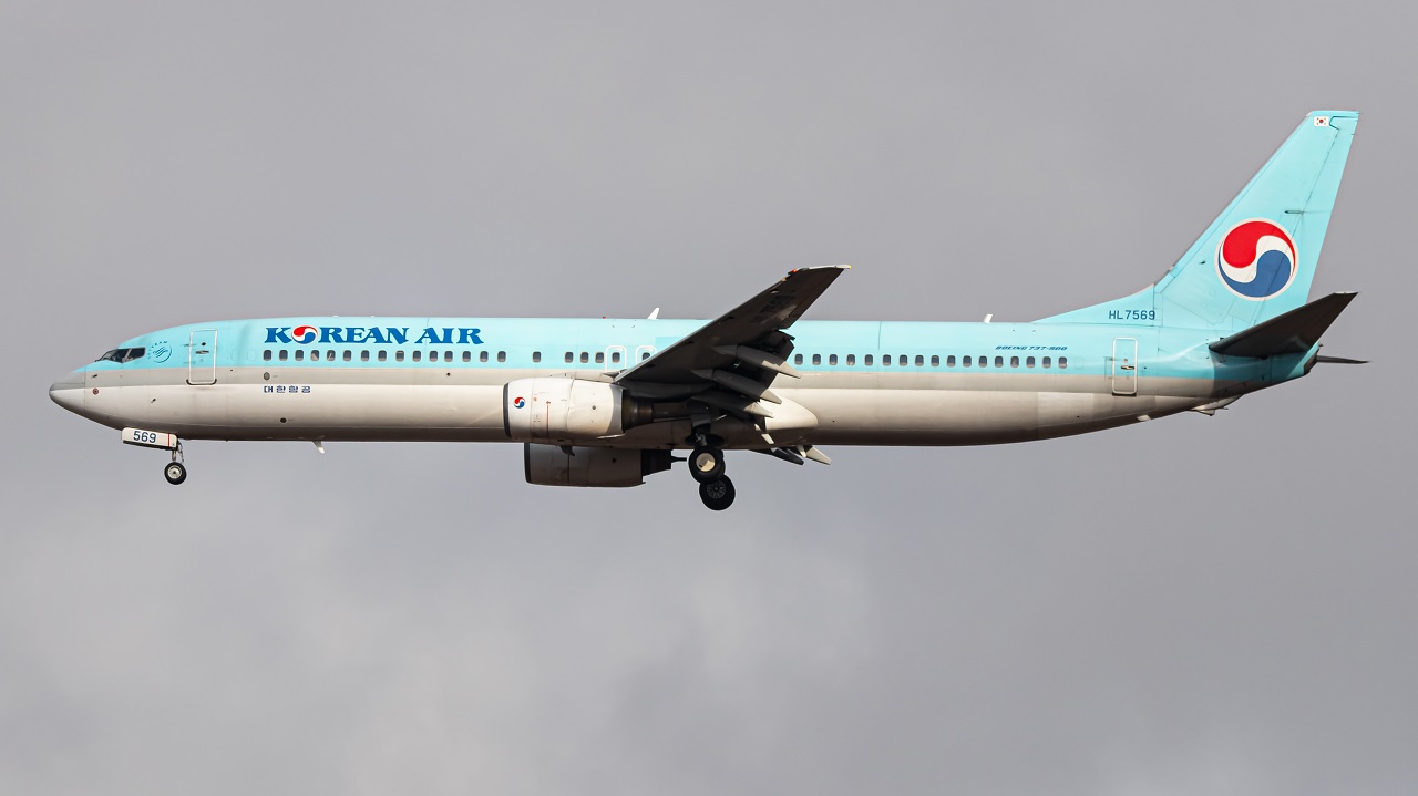 Full size: Korean Air Boeing 737-900 HL7569 at Seoul-Incheon International Airport