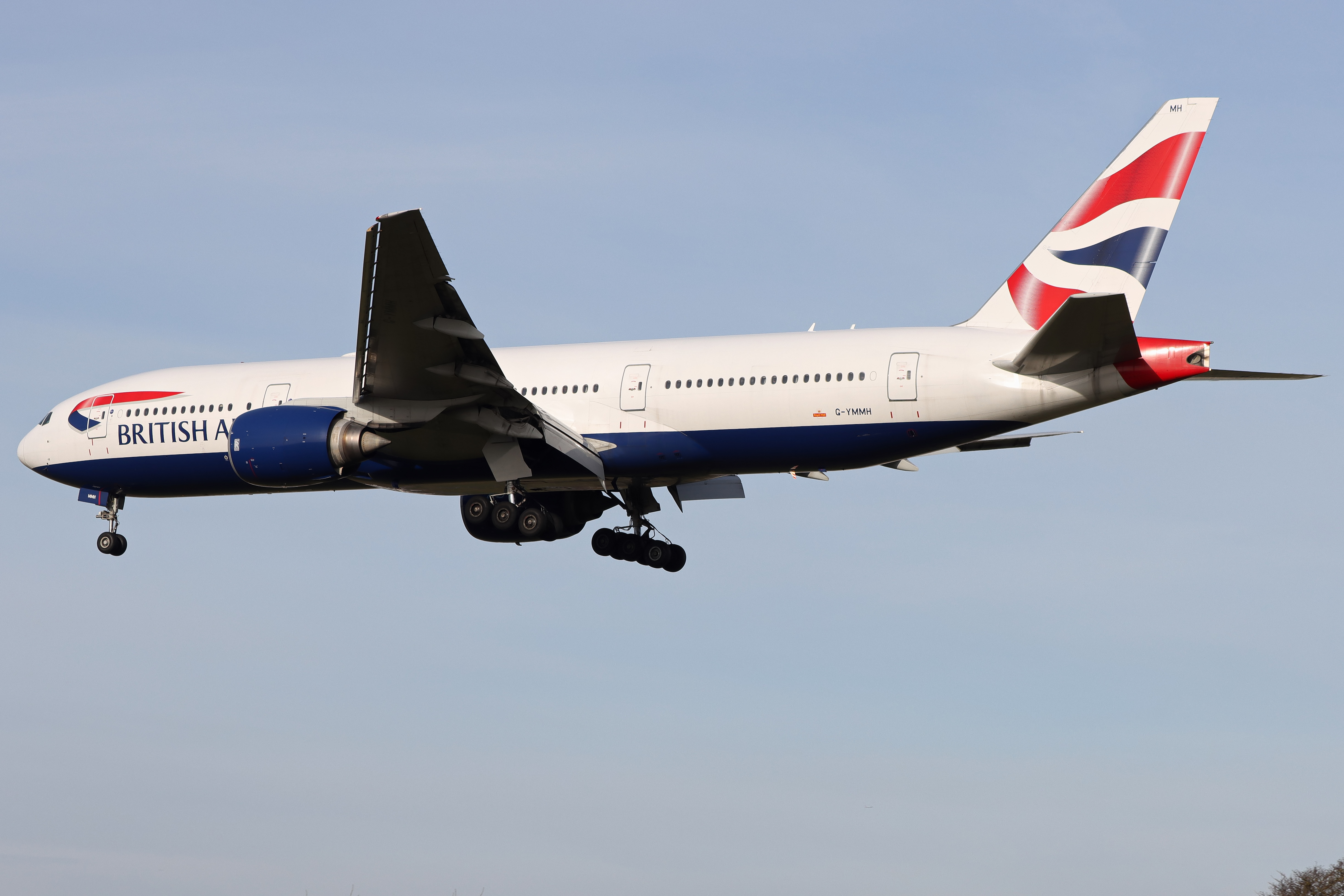 Full size: British Airways Boeing 777-200ER G-YMMH at London Heathrow International Airport