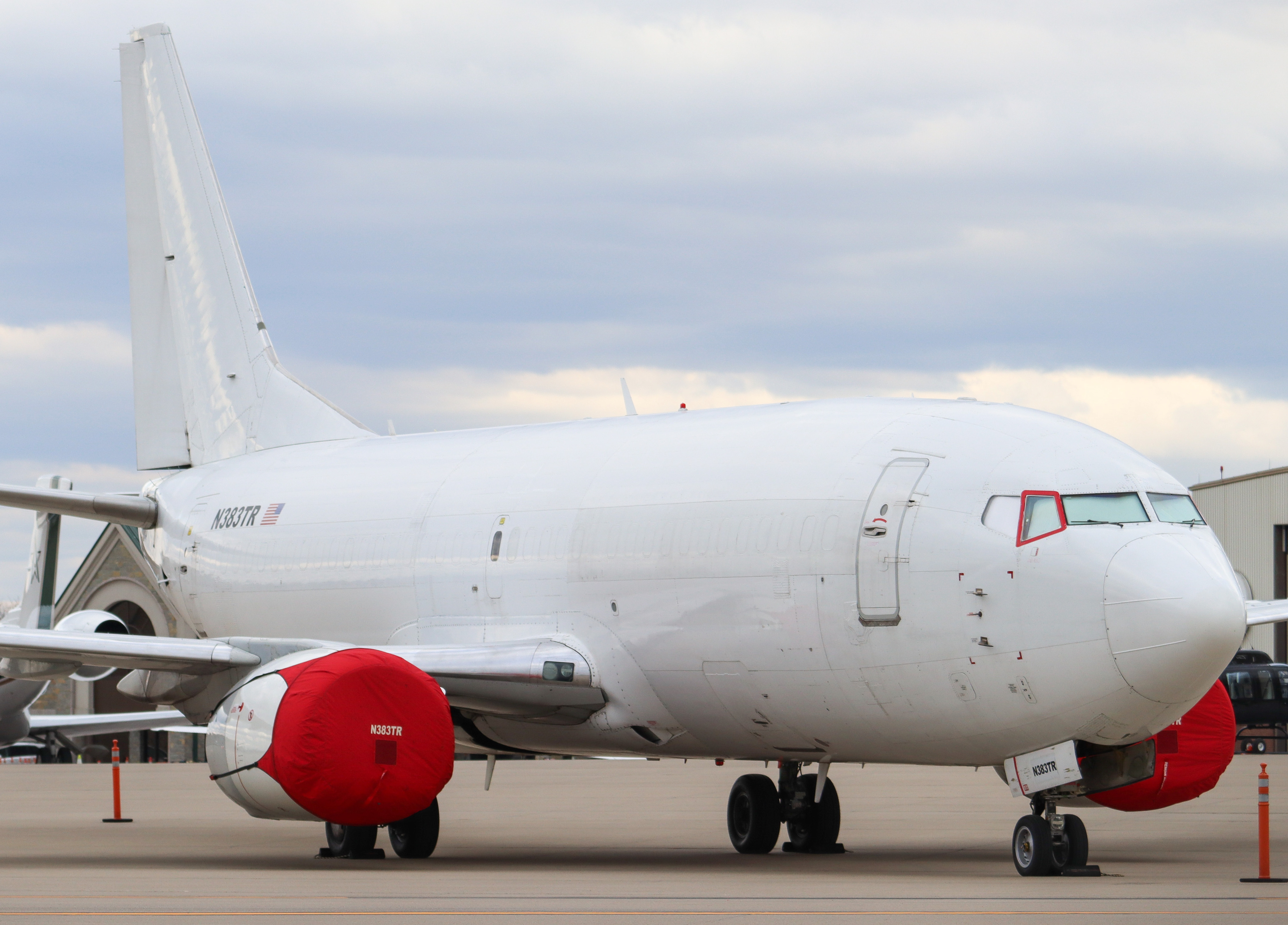 Full size: PRIVATE Boeing 737-300 N383TR at Blue Grass Airport