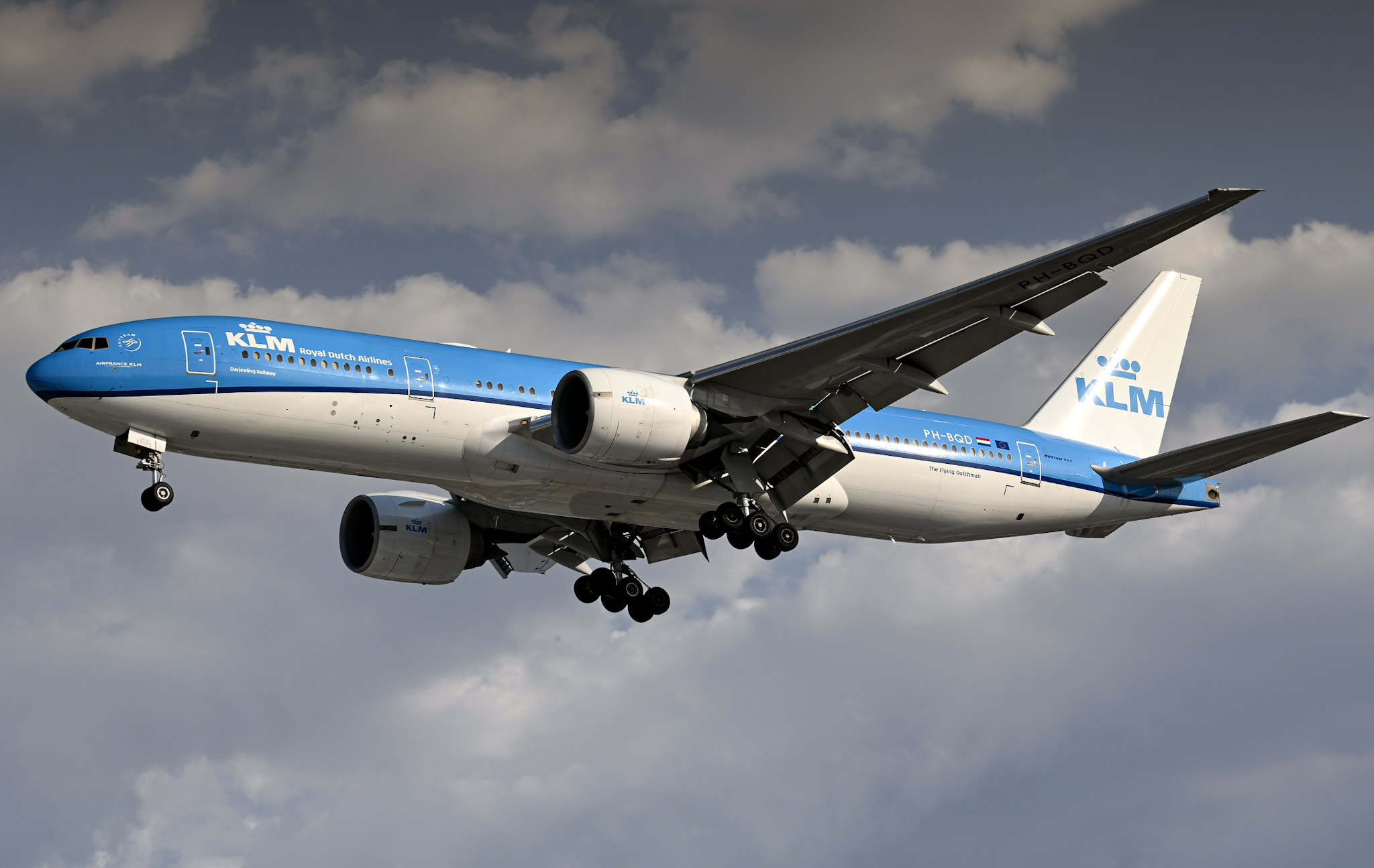 Full size: KLM Boeing 777-200ER PH-BQD at Mexico City International Airport
