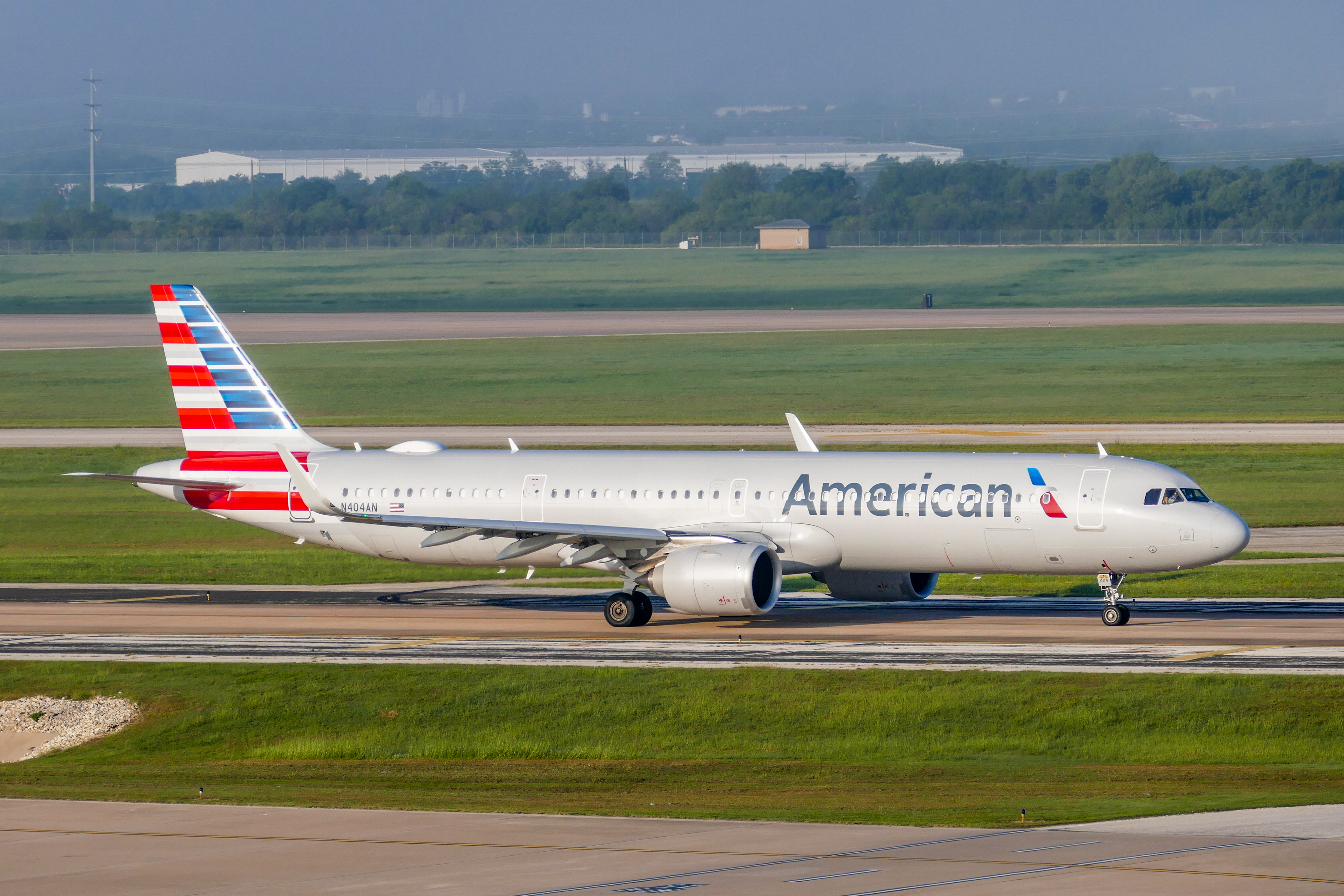 Full size: American Airlines Airbus A321NEO N404AN  at Austin-Bergstrom International Airport