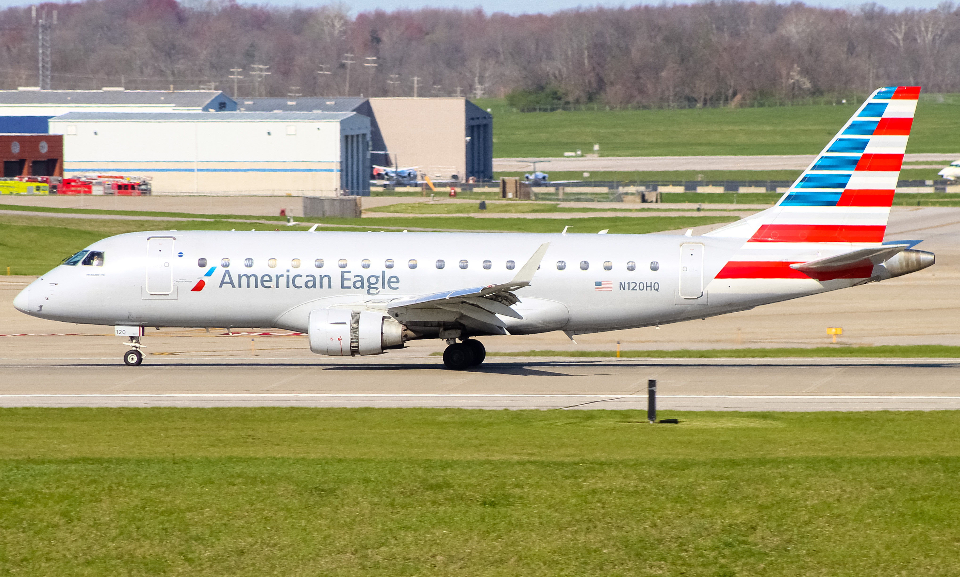 Full size: American Eagle Embraer E175 N120HQ at Cincinnati/Northern Kentucky International Airport
