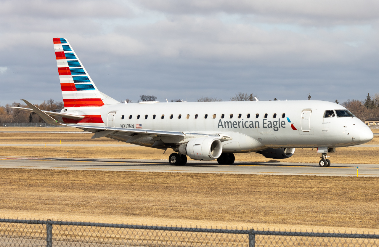 Full size: American Eagle Embraer E175 N217NN at Hector International Airport