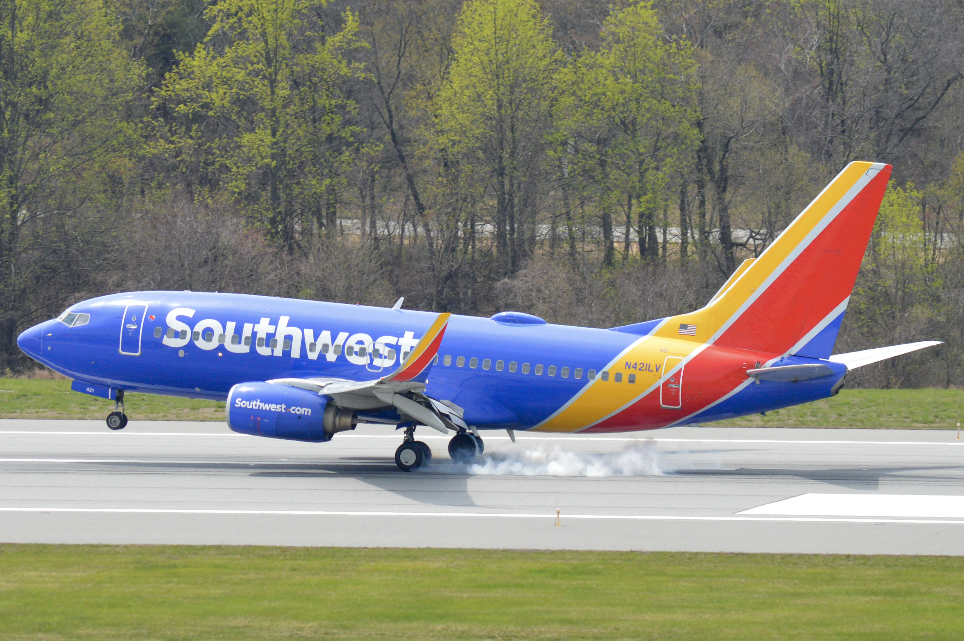 Full size: Southwest Airlines Boeing 737-700 N421LV at Baltimore/Washington International Thurgood Marshall Airport