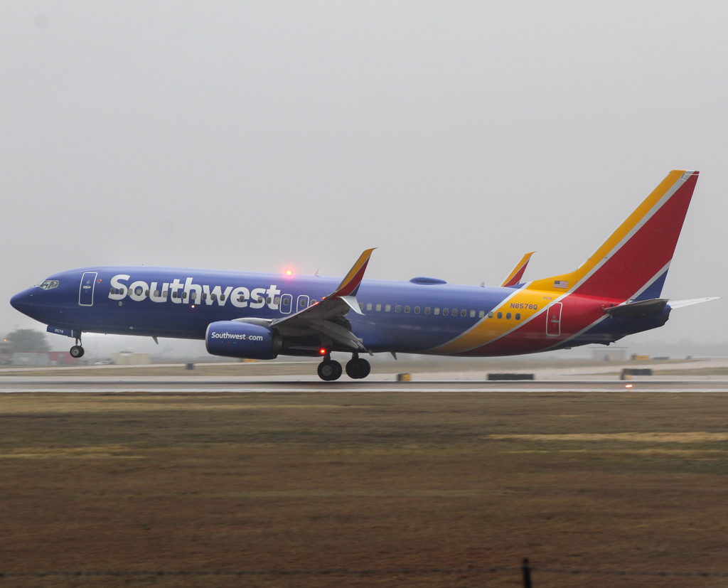 Full size: Southwest Airlines Boeing 737-800 N8578Q at Austin-Bergstrom International Airport