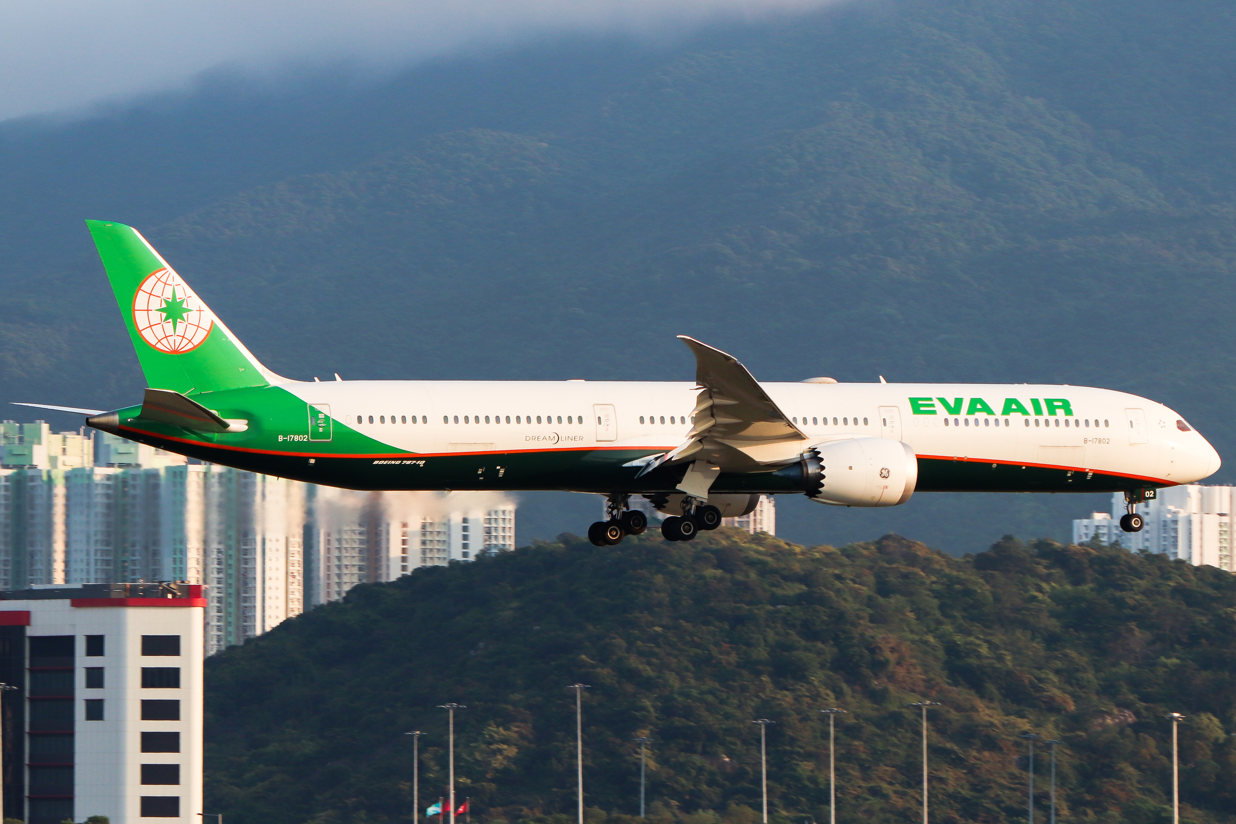 Full size: EVA Air Boeing 787-10 B-17802 at Hong Kong International Airport