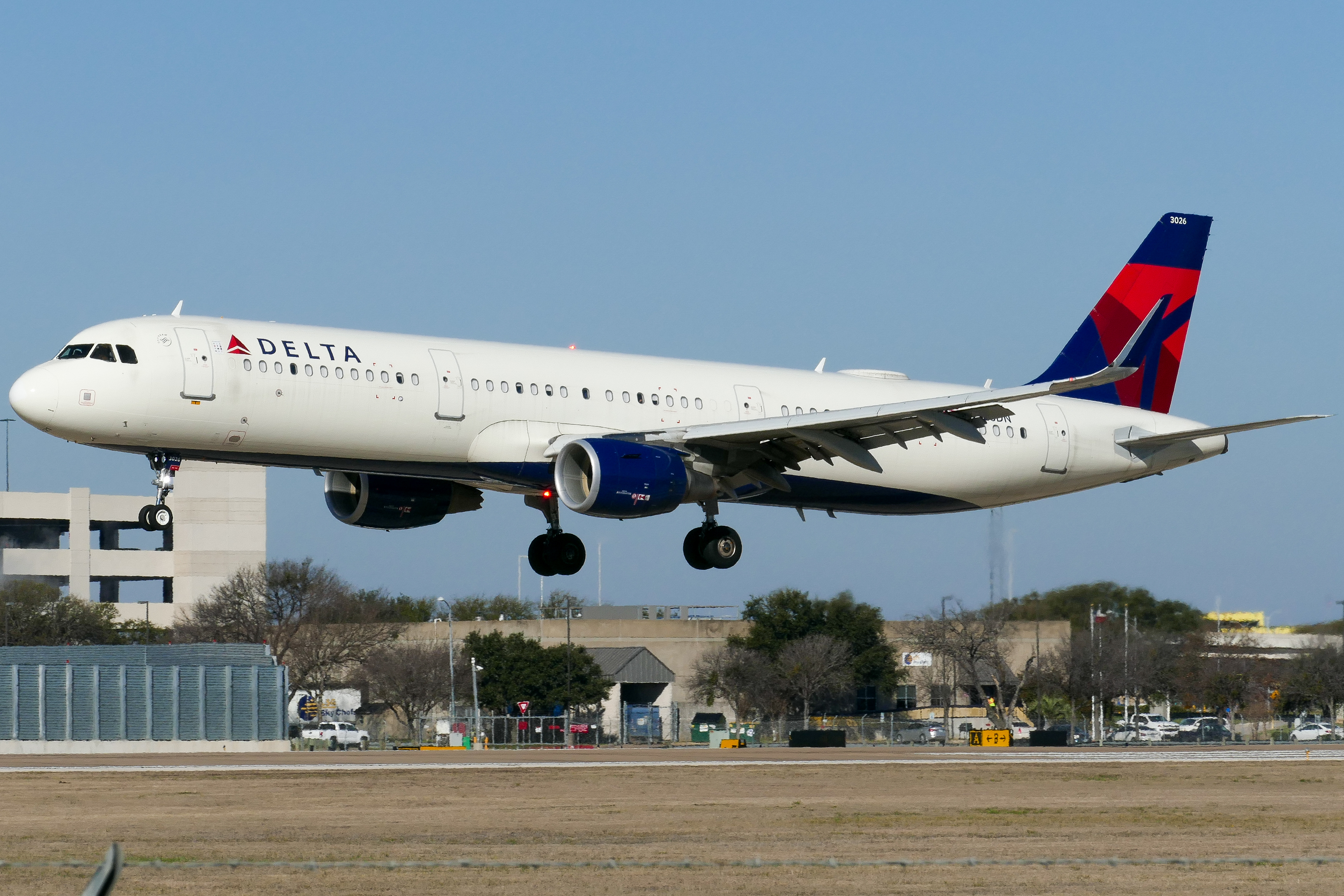Full size: Delta Airlines Airbus A321-200 N326DN at Austin-Bergstrom International Airport