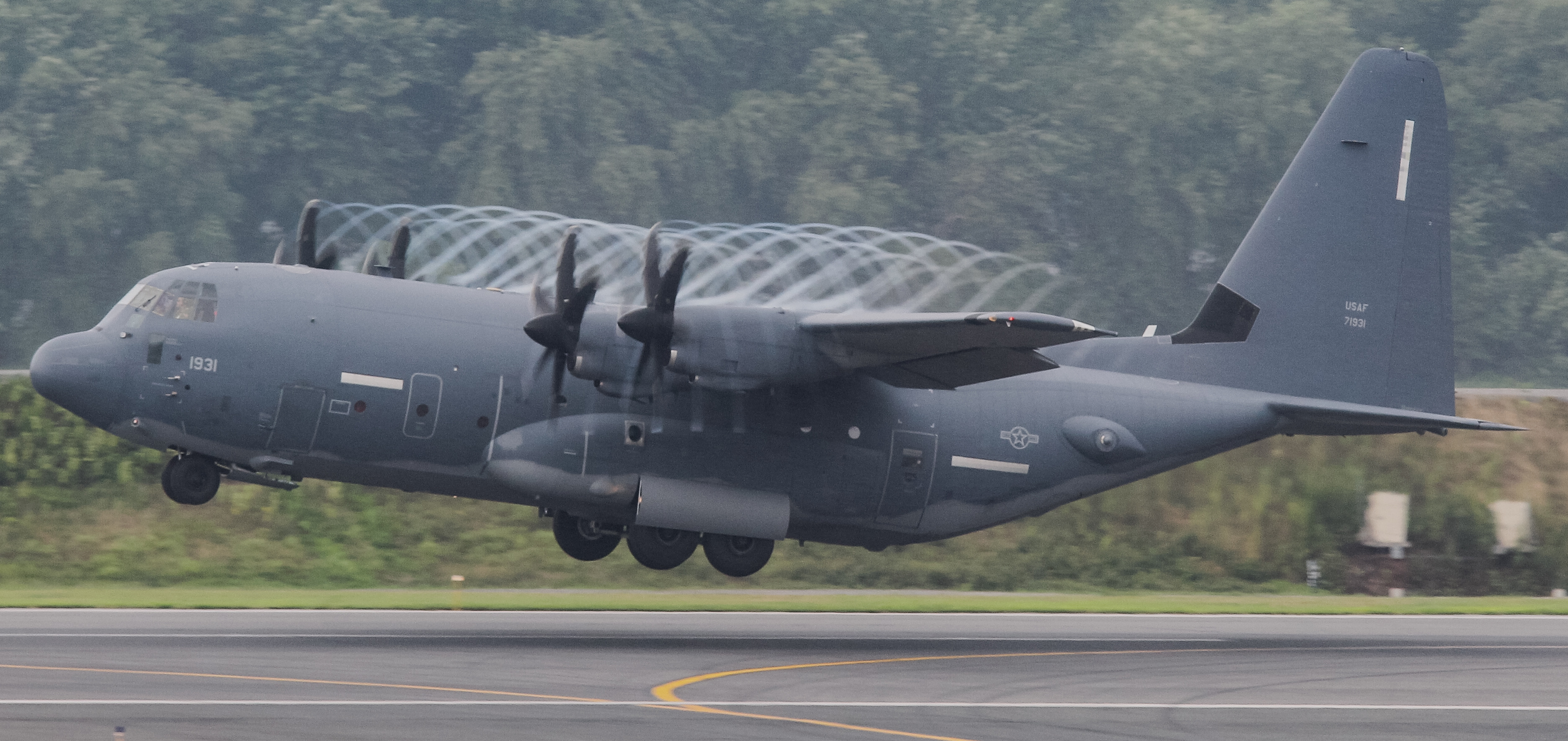Full size: United States Air Force EC-130J 97-1931 at Harrisburg International Airport