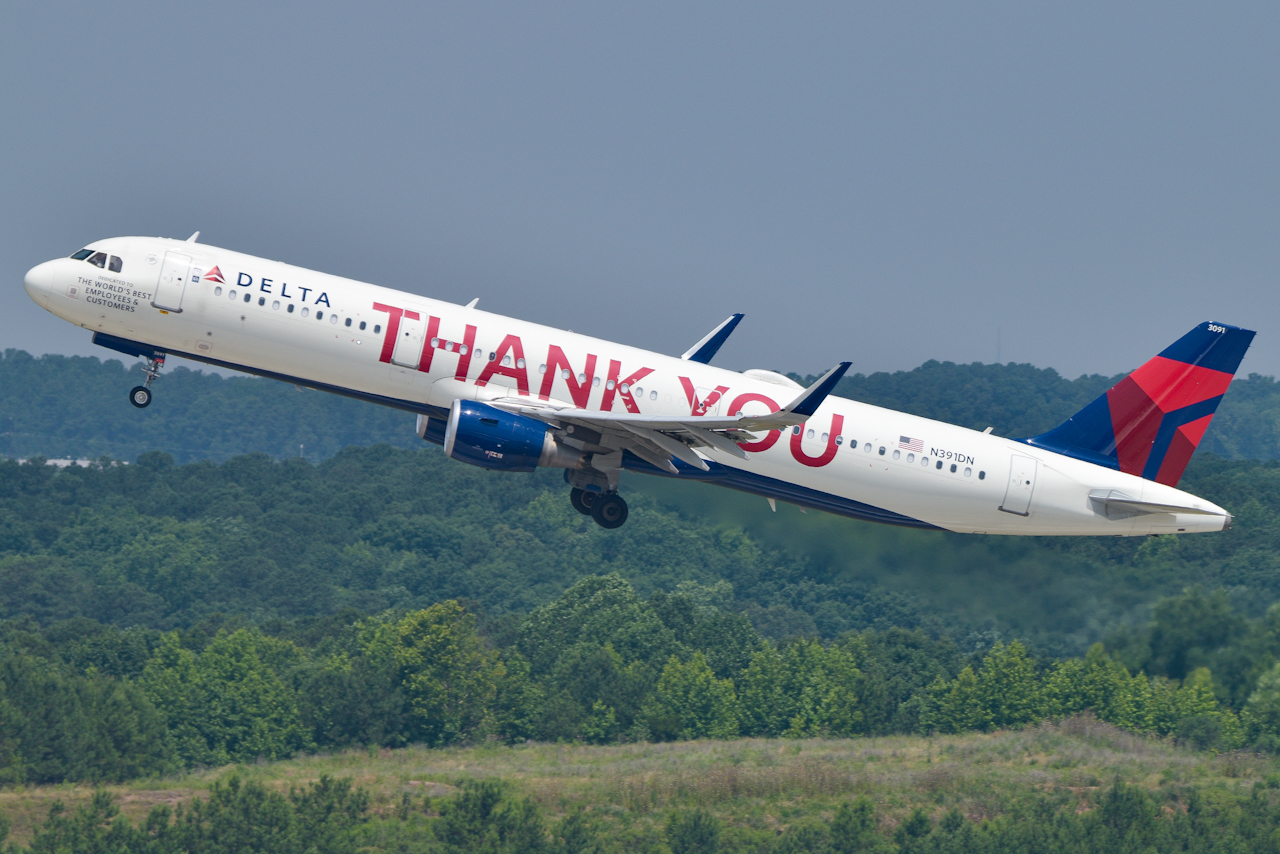 Full size: Delta Airlines Airbus A321-200 N391DN at Raleigh-Durham International Airport
