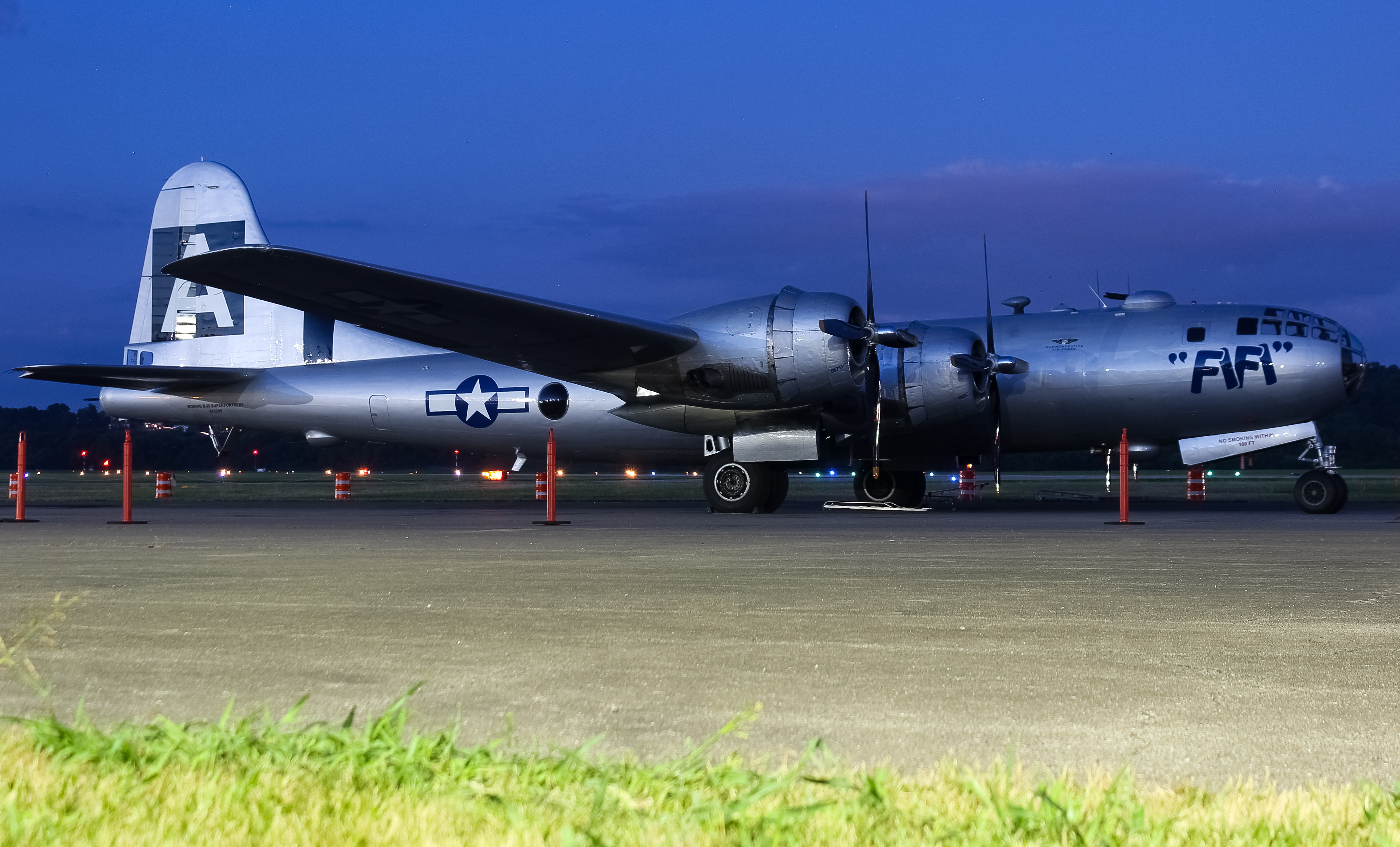 Full size: Commemorative Air Force Boeing B-29 SuperFortress NX529B at Cincinnati Municipal Airport/Lunken Field