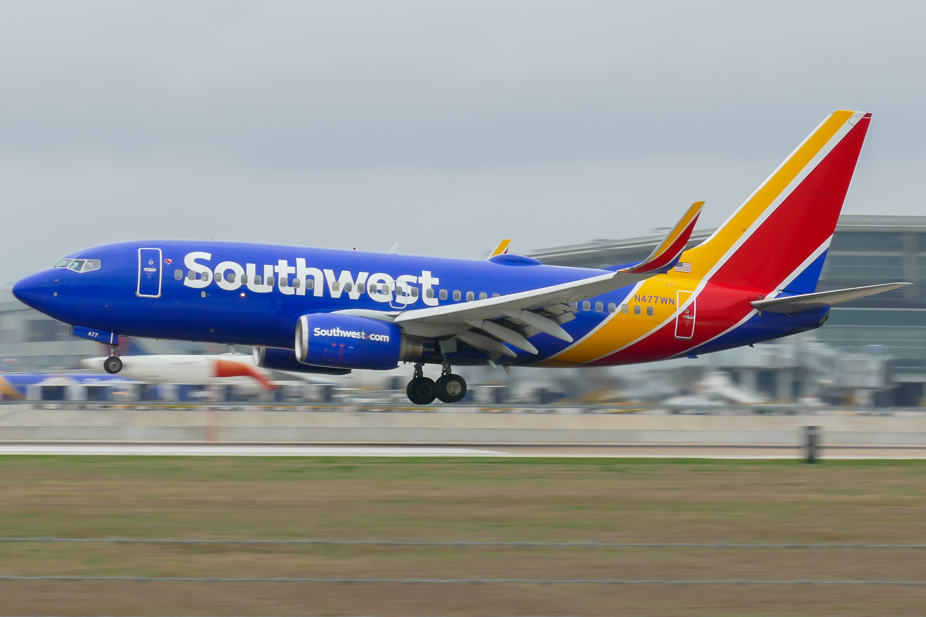 Full size: Southwest Airlines Boeing 737-700 N477WN at Austin-Bergstrom International Airport