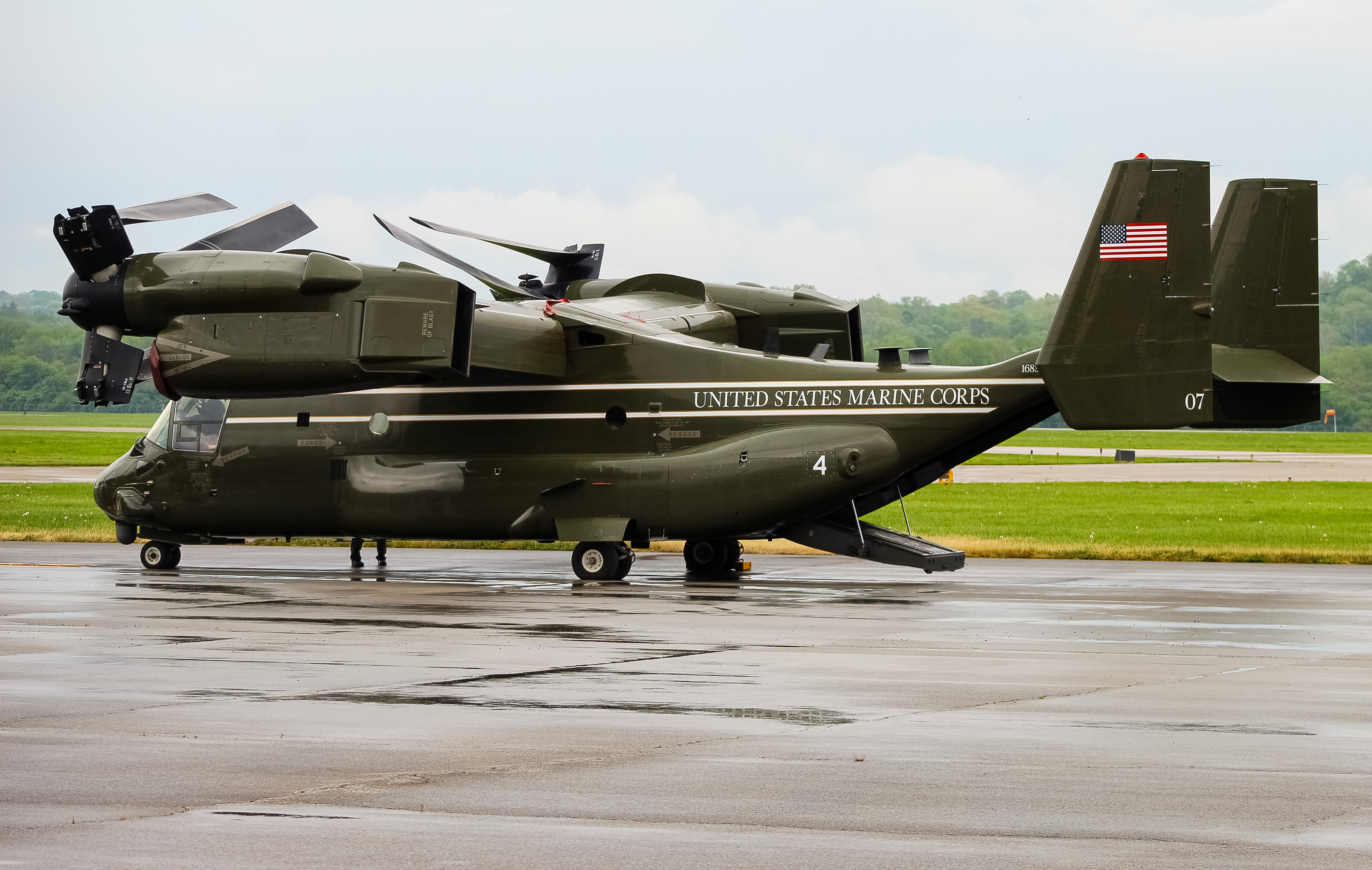 Full size: USMC - United States Marine Corp MV-22 Osprey  168306 at Cincinnati Municipal Airport/Lunken Field