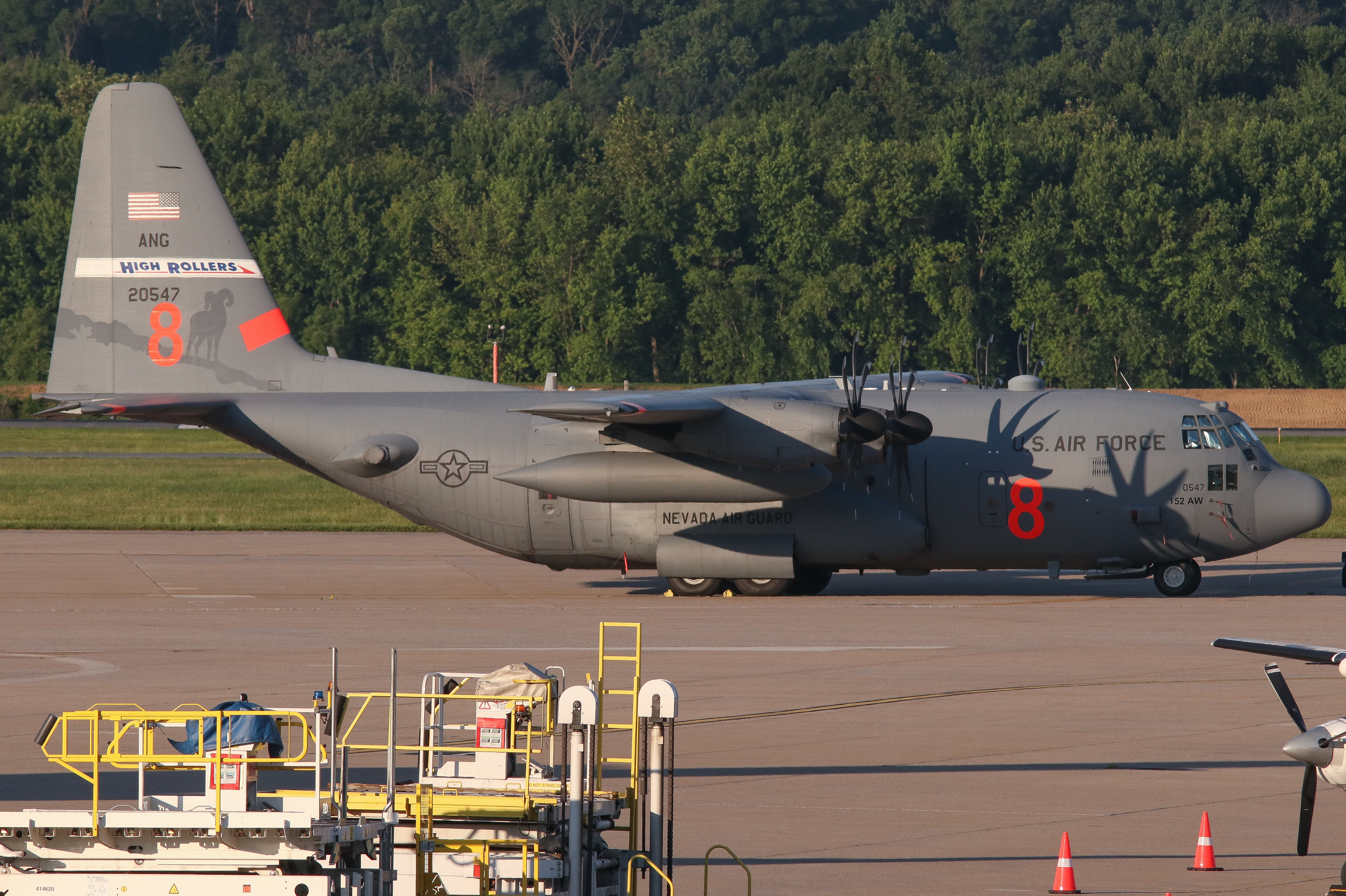 Full size: USAF - United States Air Force Lockheed C-130H Hercules 92-0547 at Harrisburg International Airport