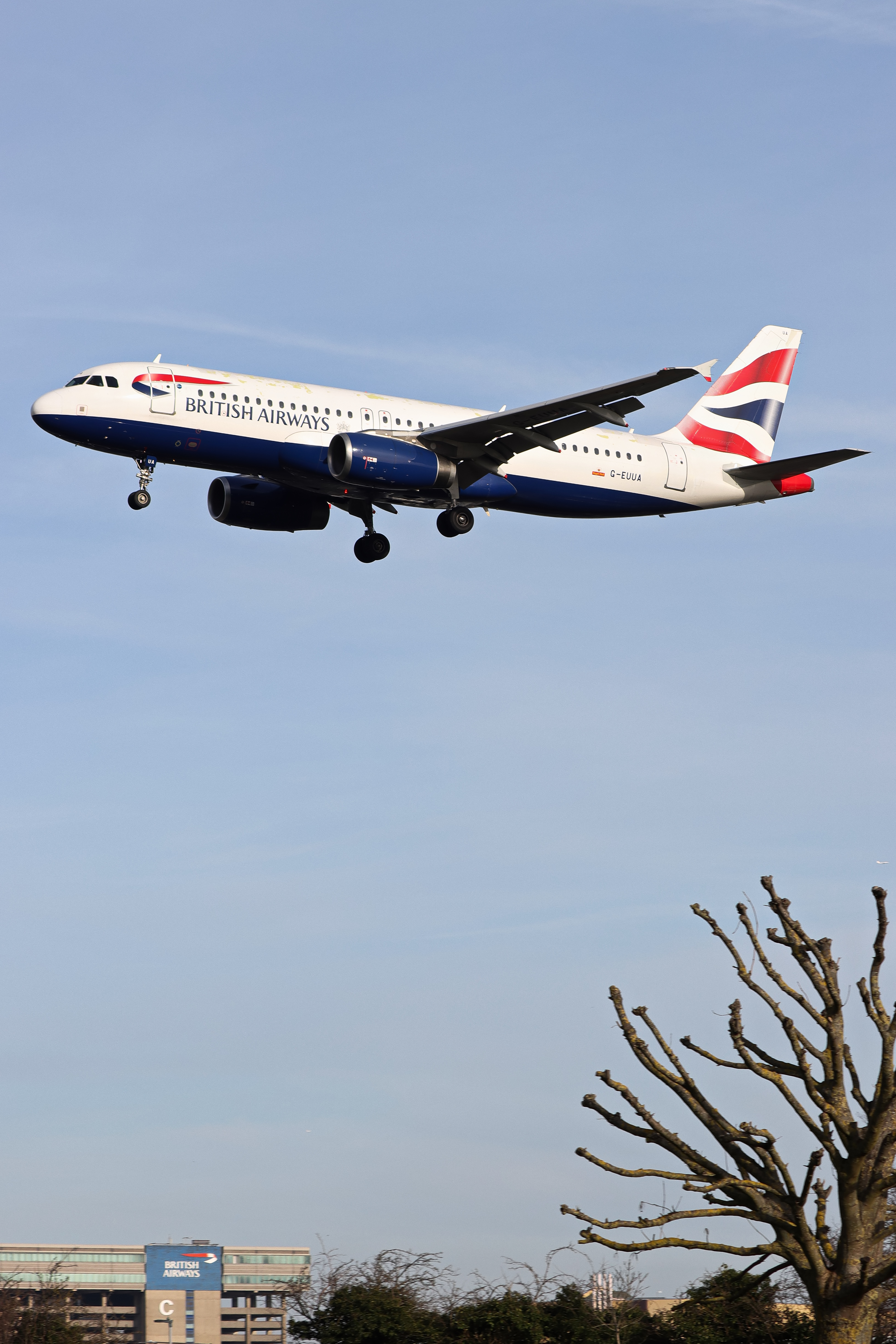 Full size: British Airways Airbus A320 G-EUUA at London Heathrow International Airport