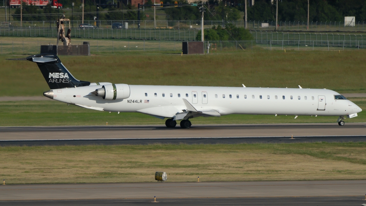 Full size: Mesa Airlines Mitsubishi CRJ-900 N244LR at Will Rogers World Airport