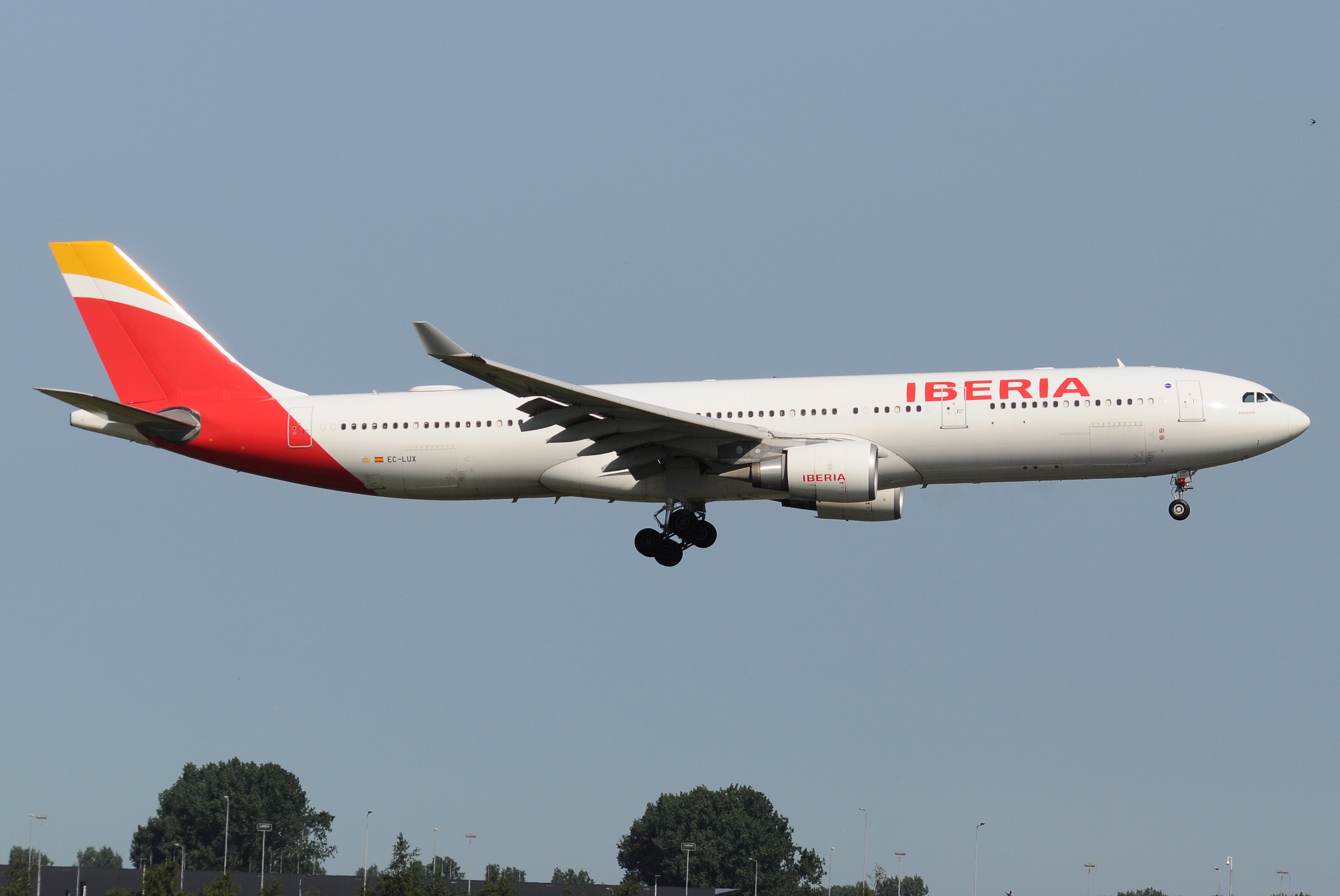 Full size: Iberia Airbus A330-300 EC-LUX at Amsterdam Schiphol Airport