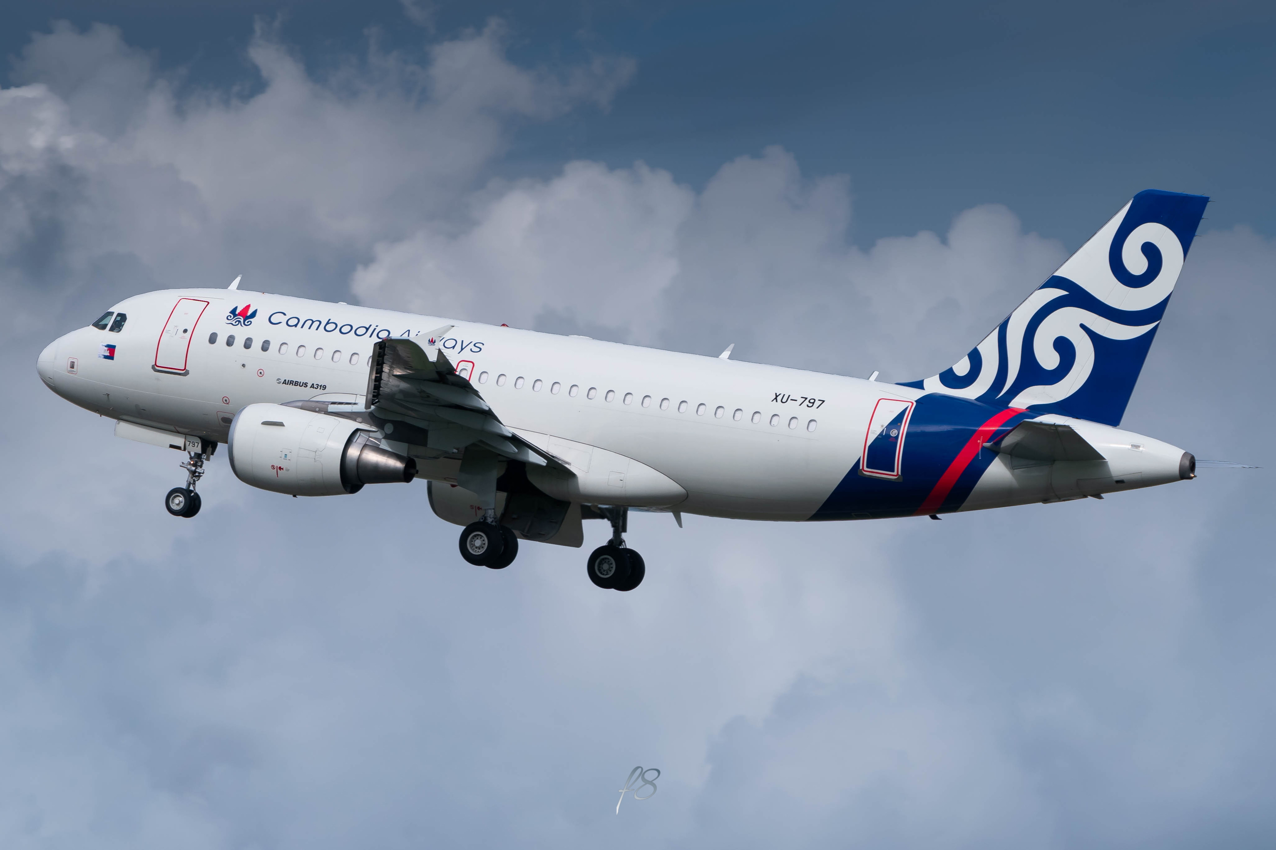 Full size: Cambodia Airways Airbus A319 XU-797 at Singapore-Changi Airport