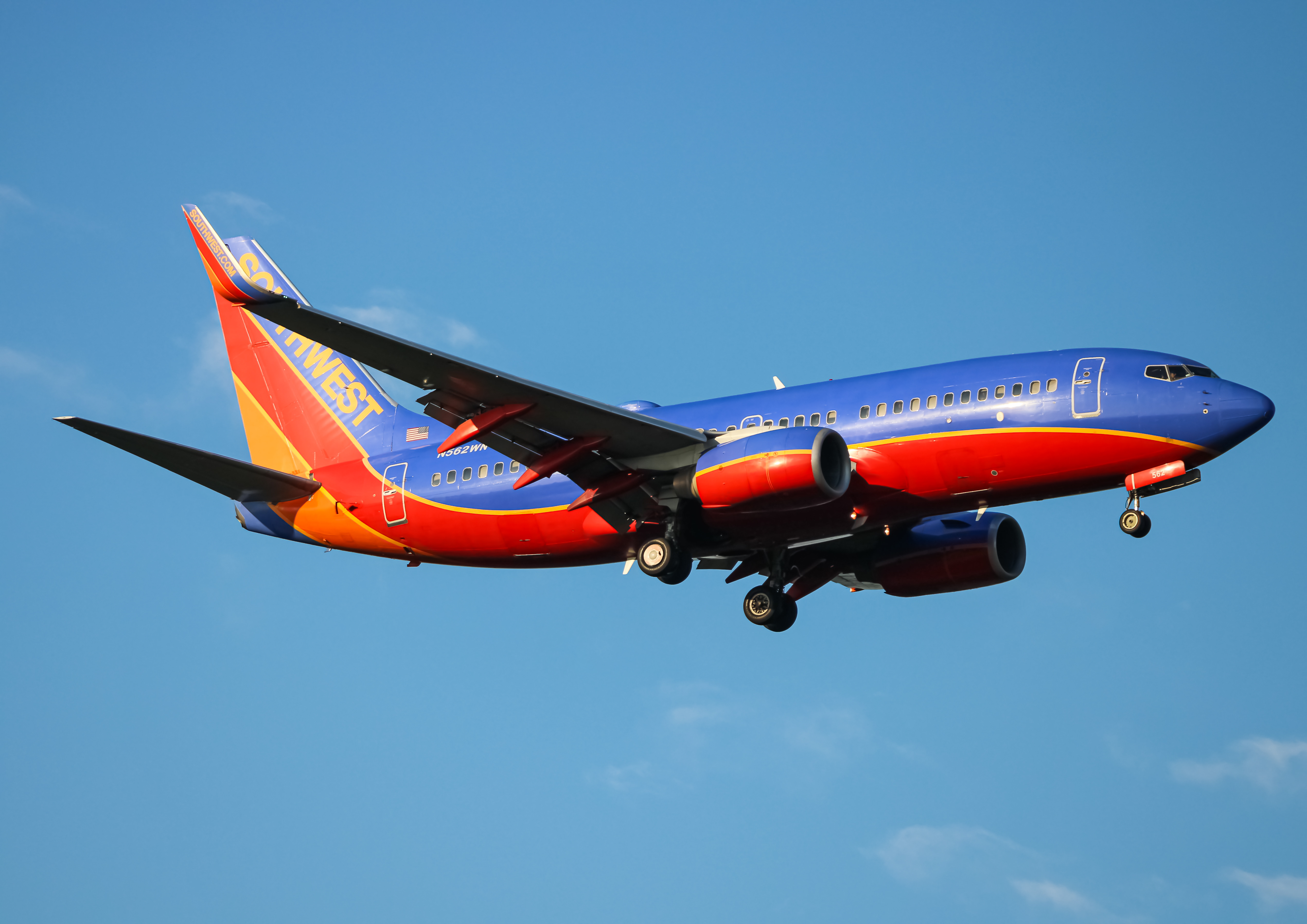 Full size: Southwest Airlines Boeing 737-700 N562WN at Baltimore/Washington International Thurgood Marshall Airport