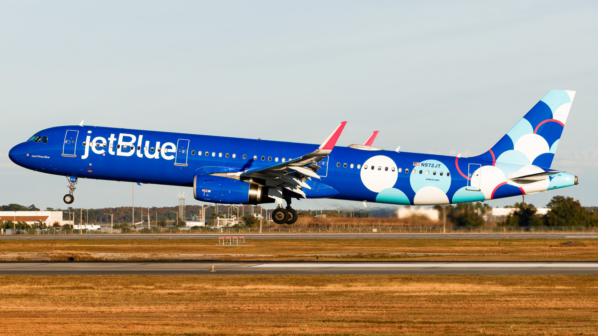 Full size: JetBlue Airways Airbus A321-200 N972JT at Orlando International Airport