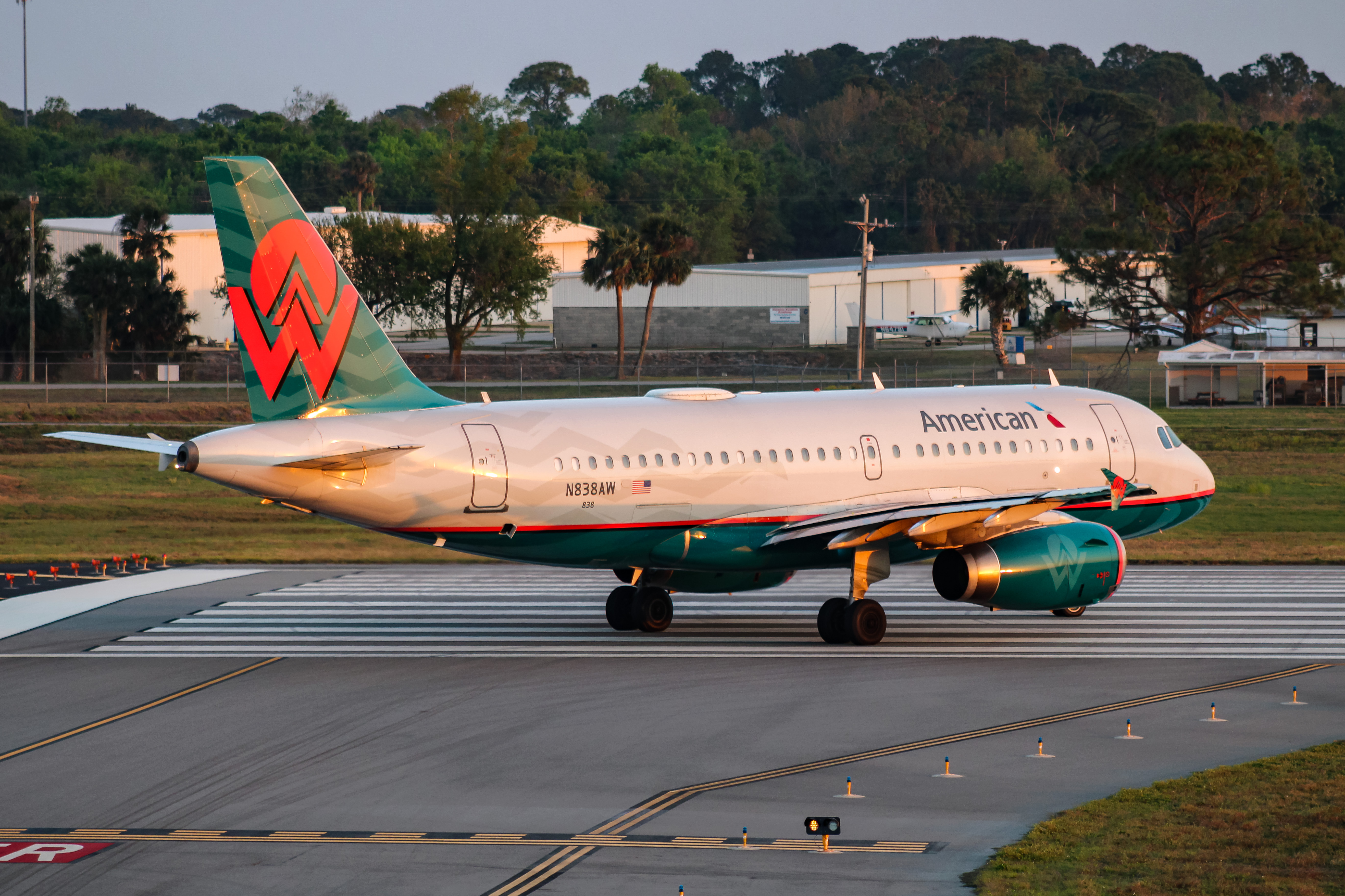 Full size: American Airlines Airbus A319 N838AW at Daytona Beach International Airport