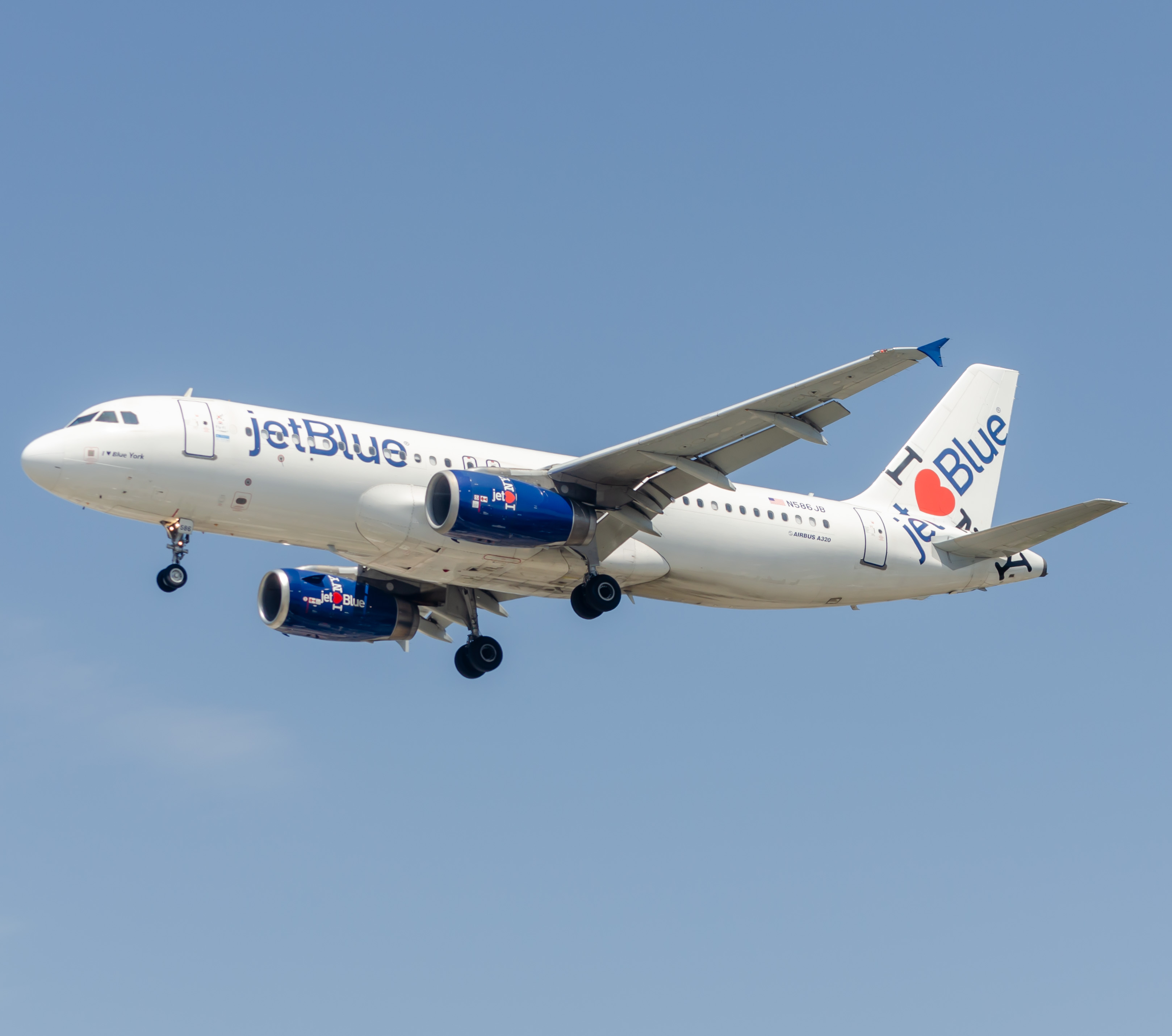 Full size: JetBlue Airways Airbus A320 N586JB at Los Angeles International Airport