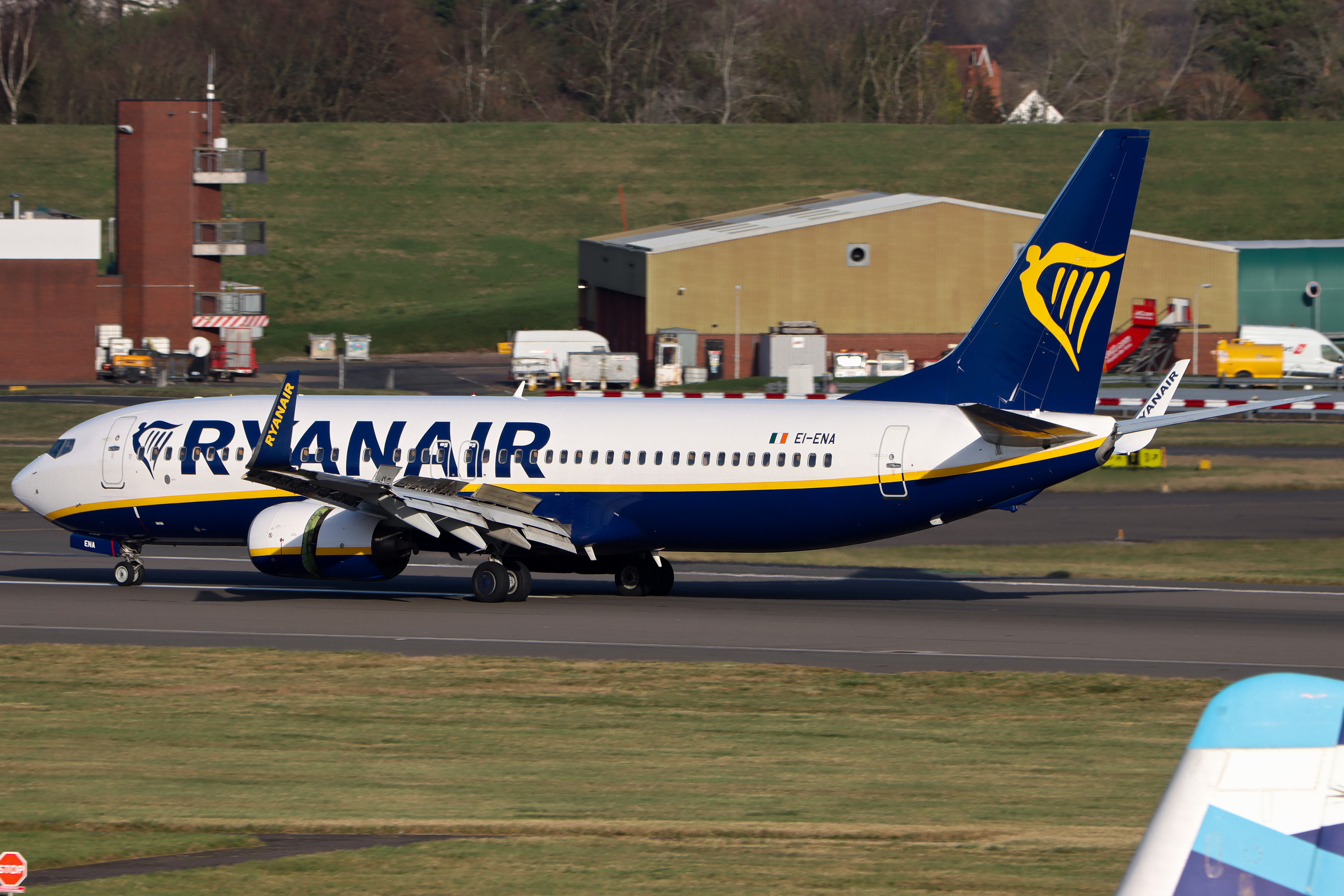 Full size: RyanAir Boeing 737-800 EI-ENA at Birmingham Airport