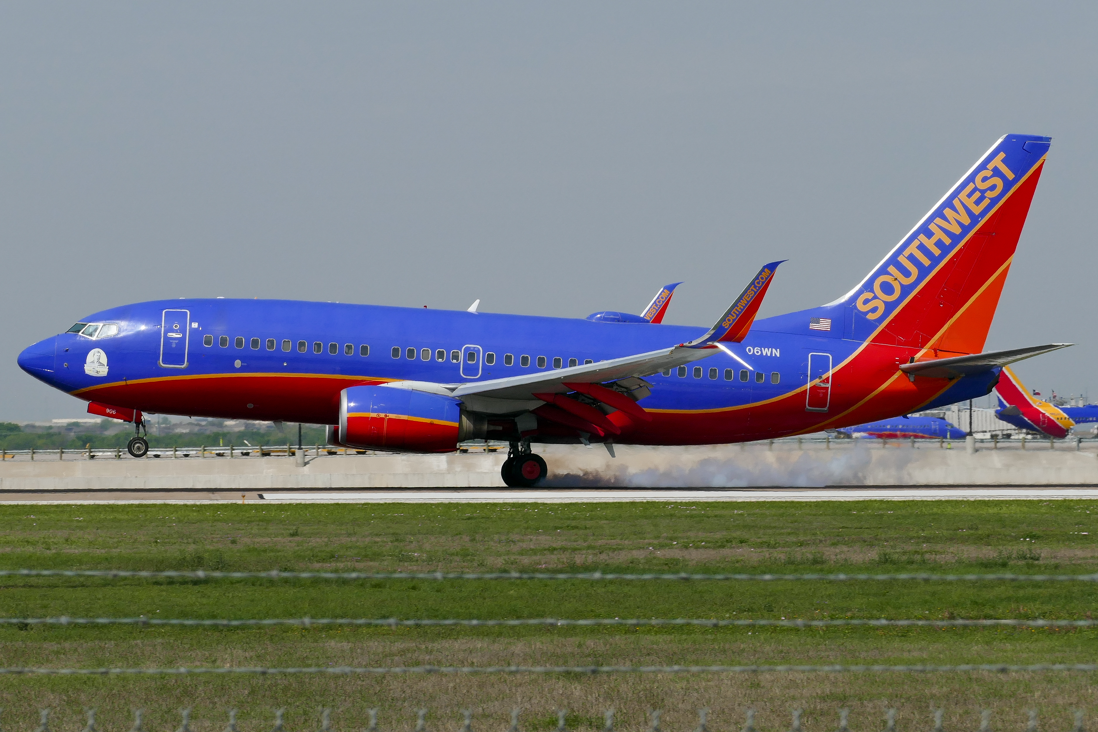 Full size: Southwest Airlines Boeing 737-700 N906WN at Austin-Bergstrom International Airport