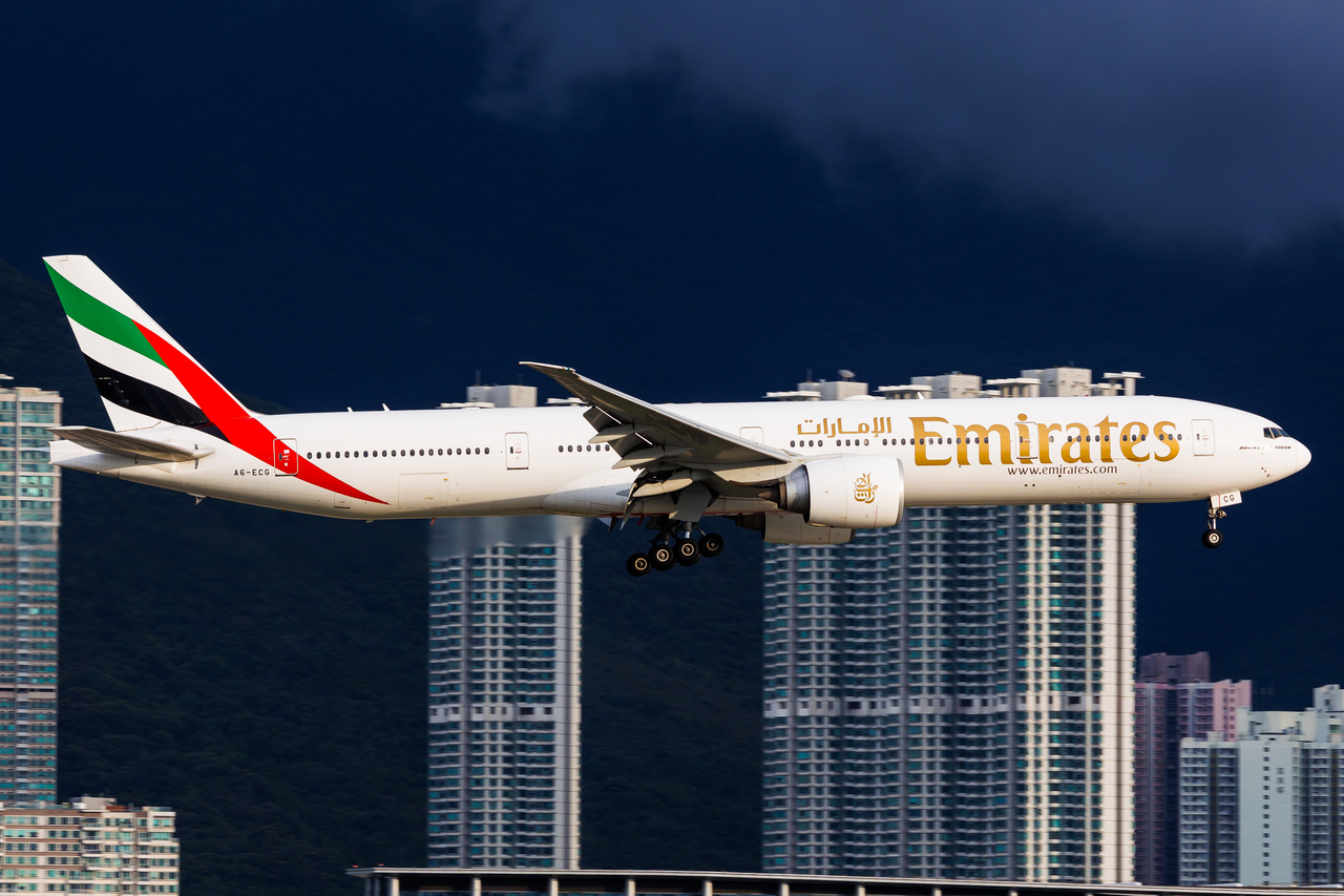 Full size: Emirates Boeing 777-300ER A6-ECG at Hong Kong International Airport