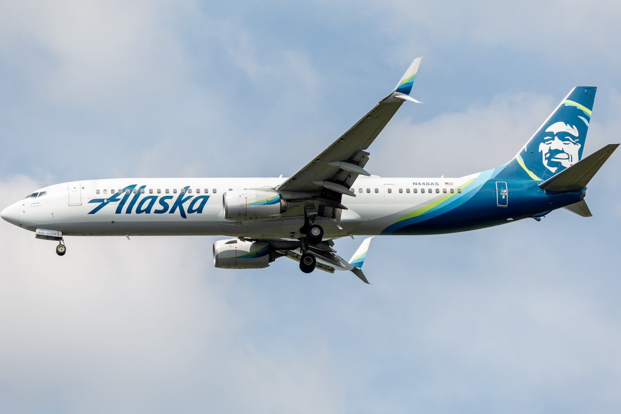 Full size: Alaska Airlines Boeing 737-900ER N448AS at John F. Kennedy International Airport