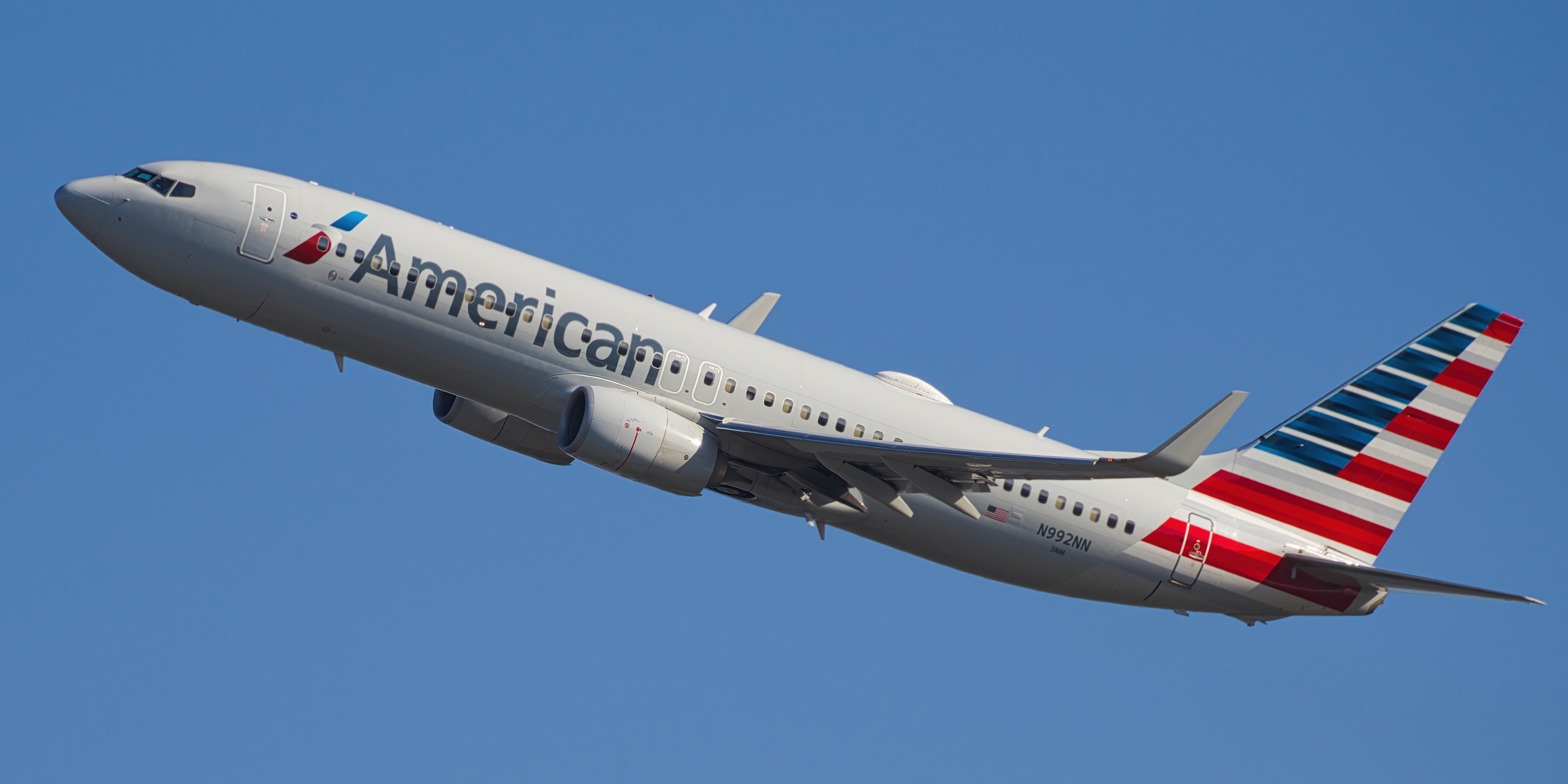 Full size: American Airlines Boeing 737-800 N992NN at Ronald Reagan National Airport