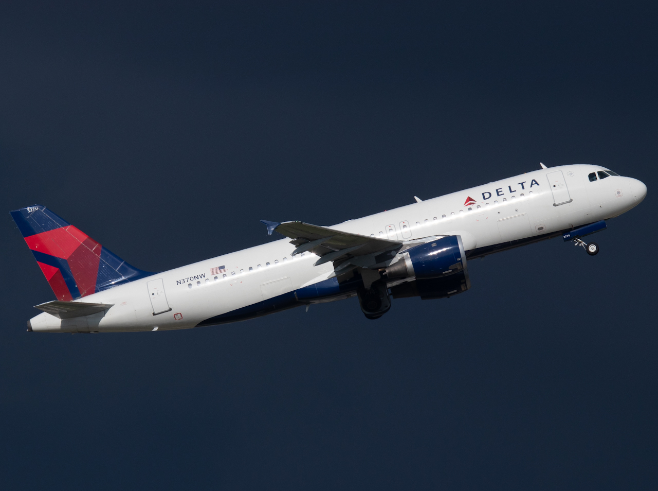 Full size: Delta Airlines Airbus A320 N370NW at Tampa International Airport