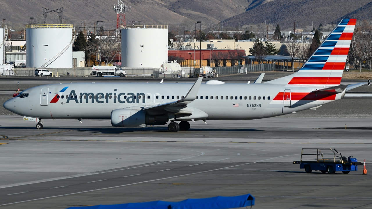 Full size: American Airlines Boeing 737-800 N862NN at Reno/Tahoe International Airport
