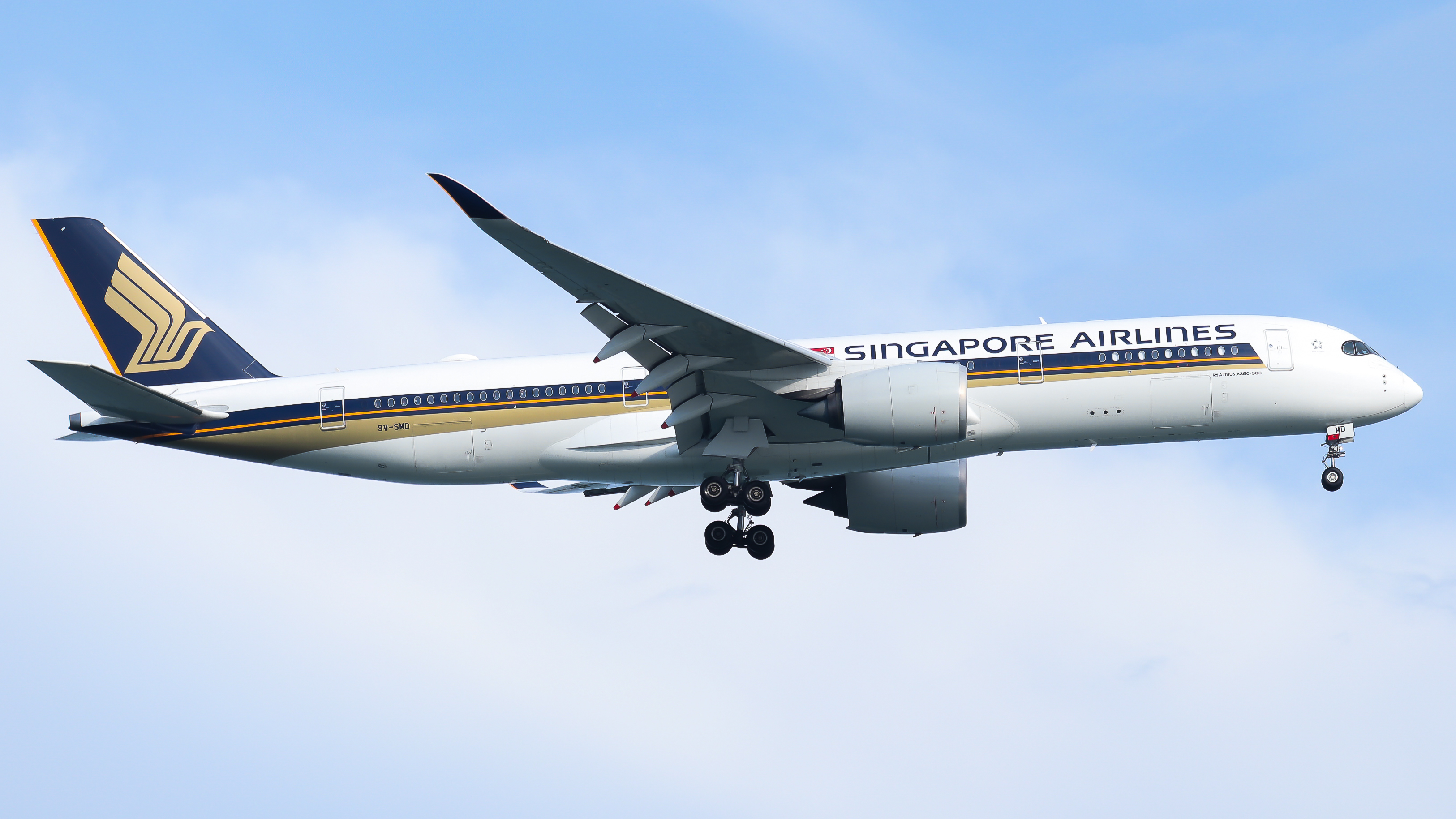 Full size: Singapore Airlines Airbus A350-900 9V-SMD at Singapore-Changi Airport