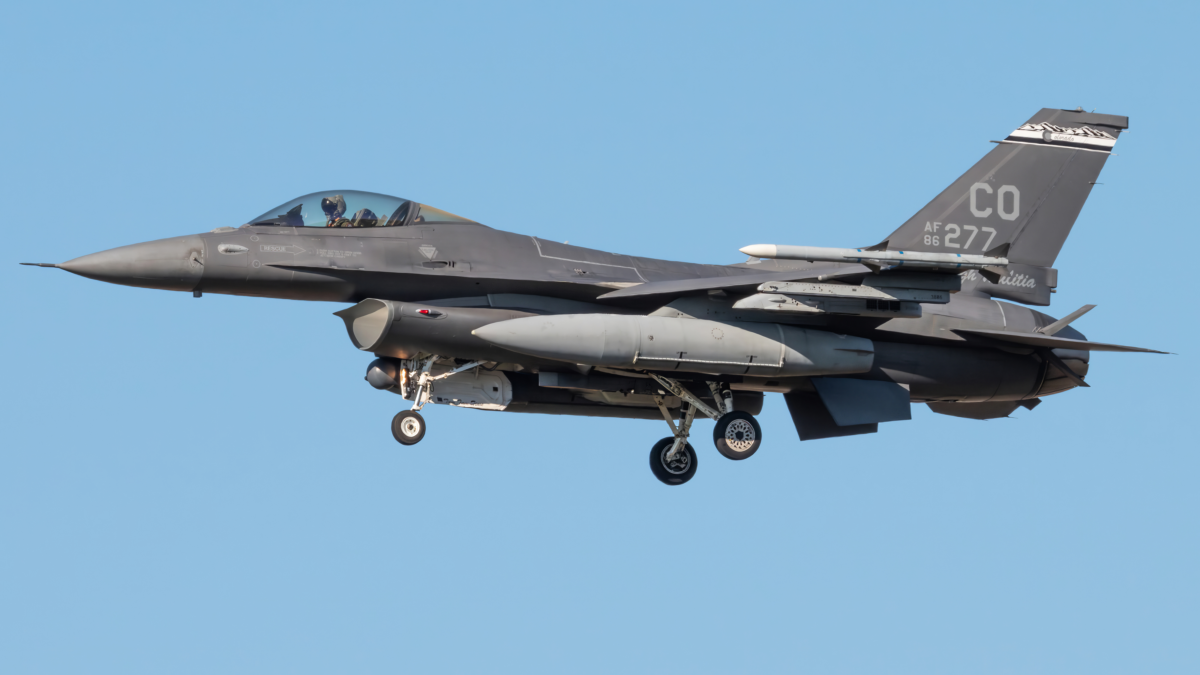 Full size: USAF - United States Air Force General Dynamics F-16 Fighting Falcon 86-0277 at Joint Base Andrews