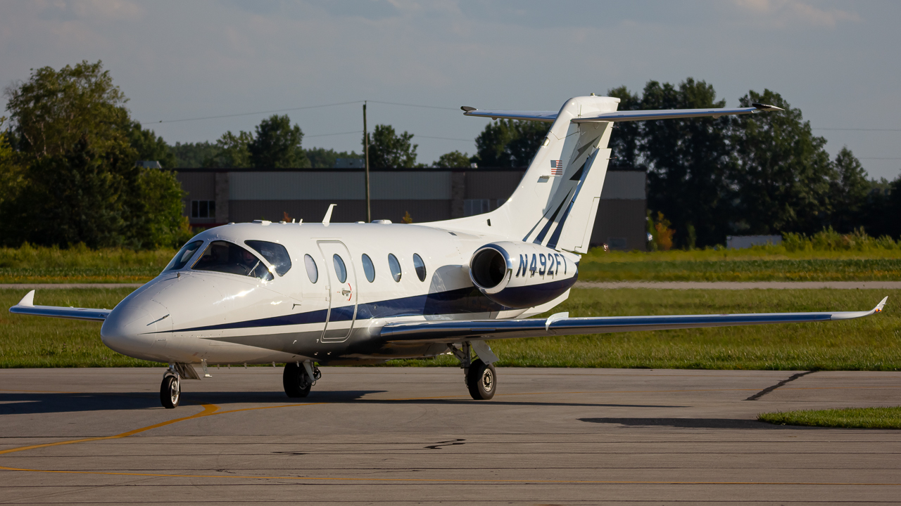 Full size: PRIVATE Beechcraft Hawker 400 N492FT at Delaware Municipal Airport