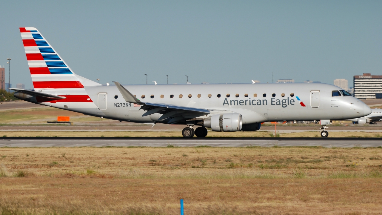 Full size: American Eagle Embraer E175 N273NN at Dallas-Fort Worth International Airport