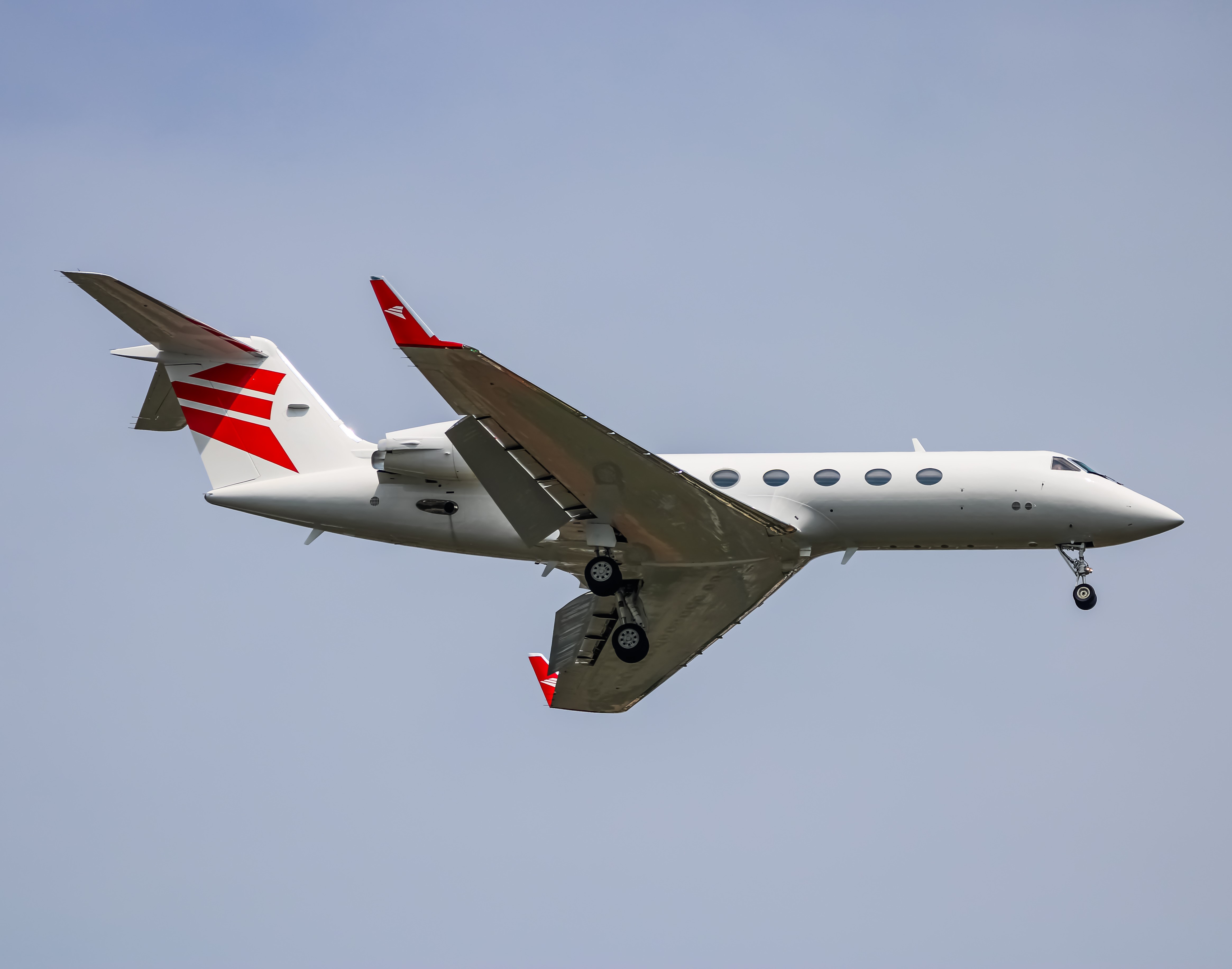 Full size: PRIVATE Gulfstream IV N383DJ at Washington Dulles International Airport