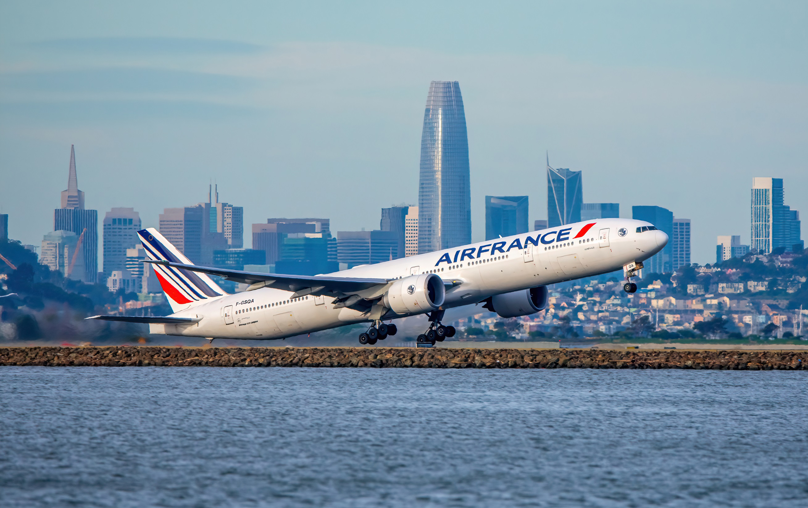Full size: Air France Boeing 777-300ER F-GSQA at San Francisco International Airport
