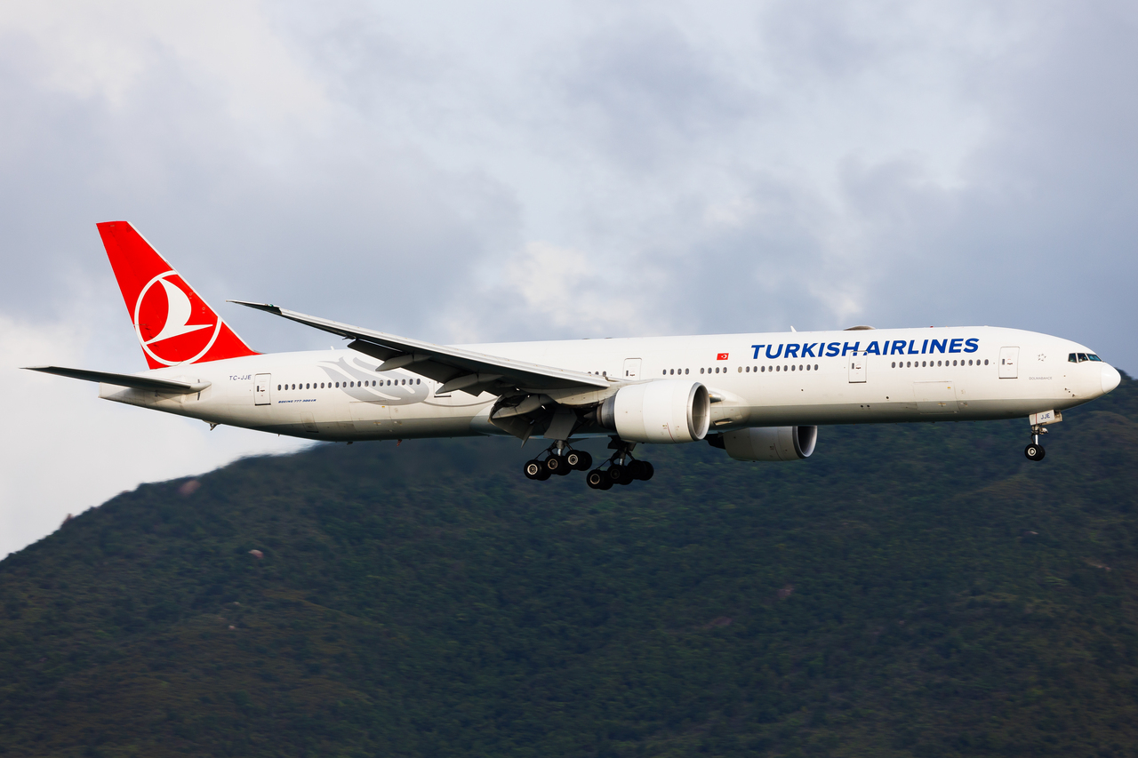 Full size: Turkish Airlines Boeing 777-300ER TC-JJE at Hong Kong International Airport