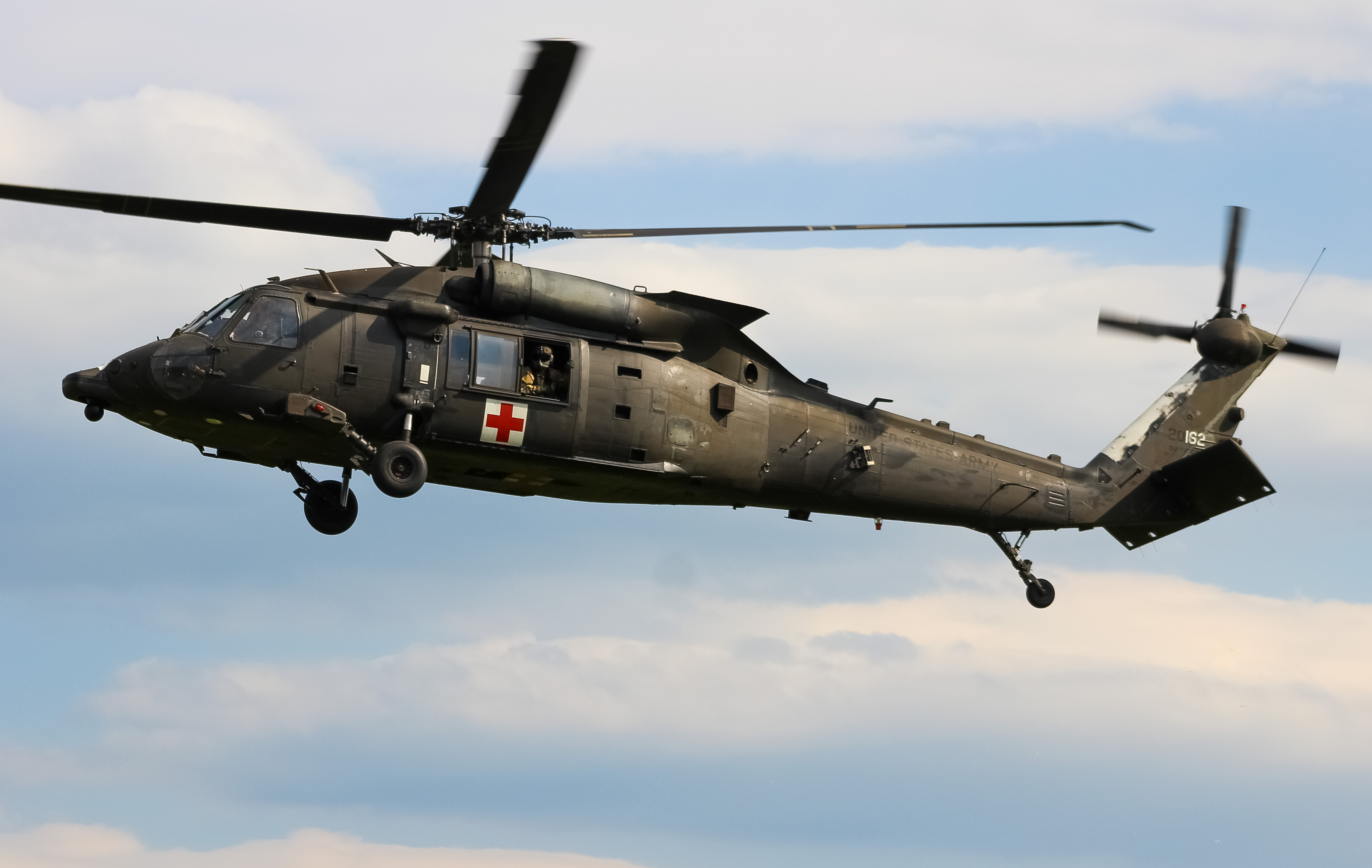 Full size: USA - United States Army Sikorsky UH-60L Blackhawk 20-20162 at Cincinnati Municipal Airport/Lunken Field
