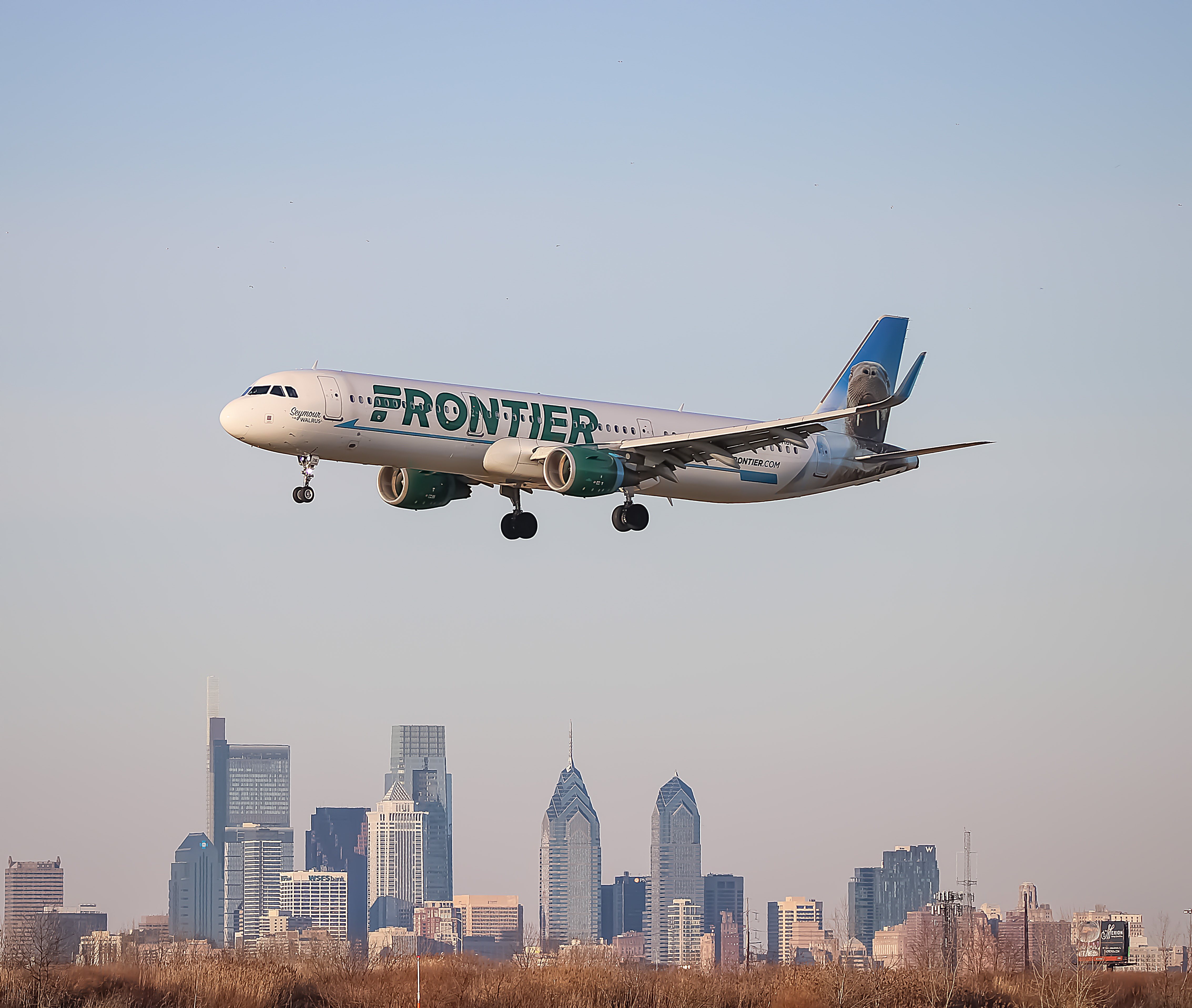 Full size: Frontier Airlines Airbus A321-200 N716FR at Philadelphia International Airport
