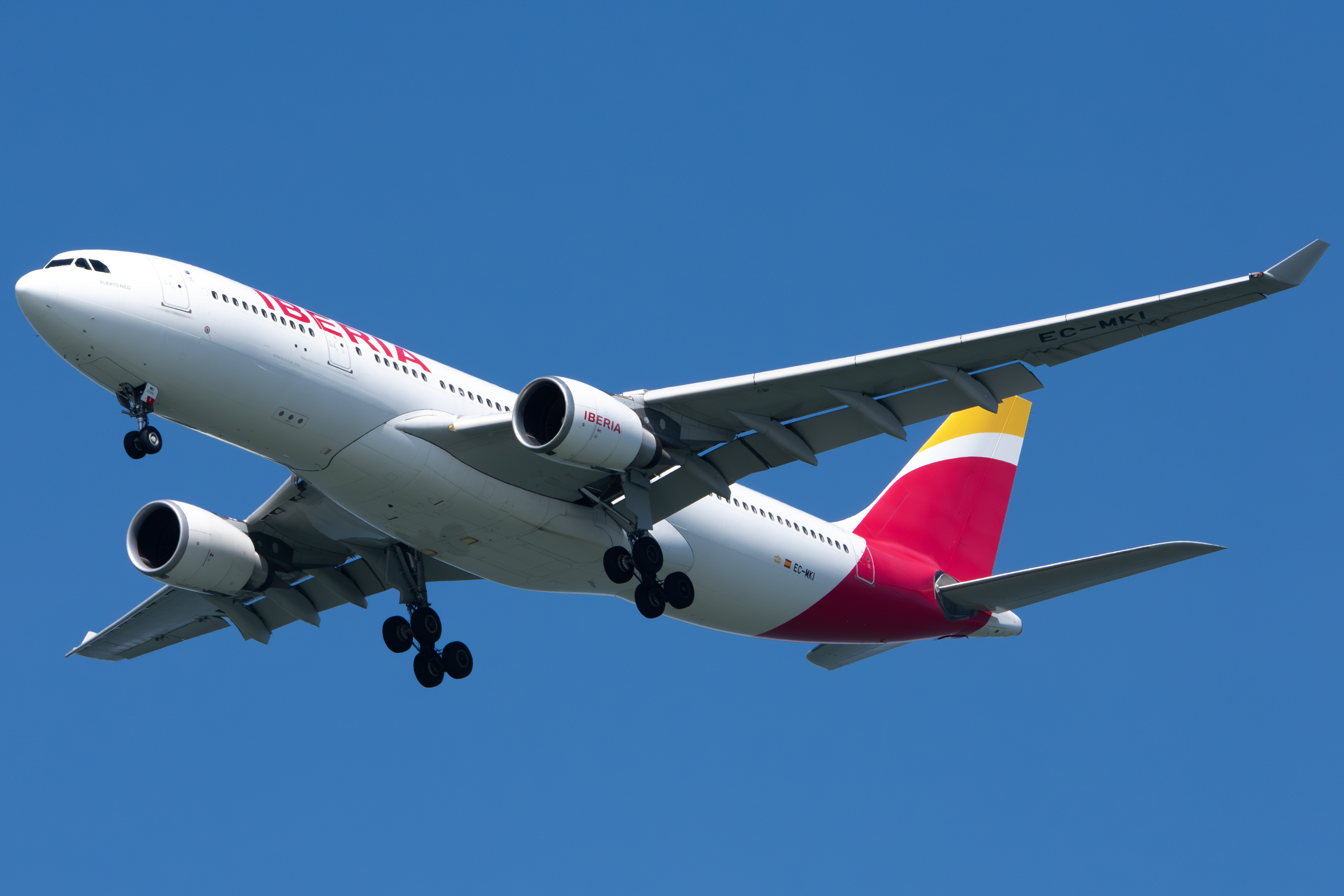 Full size: Iberia Airbus A330-200 EC-MKI at San Francisco International Airport
