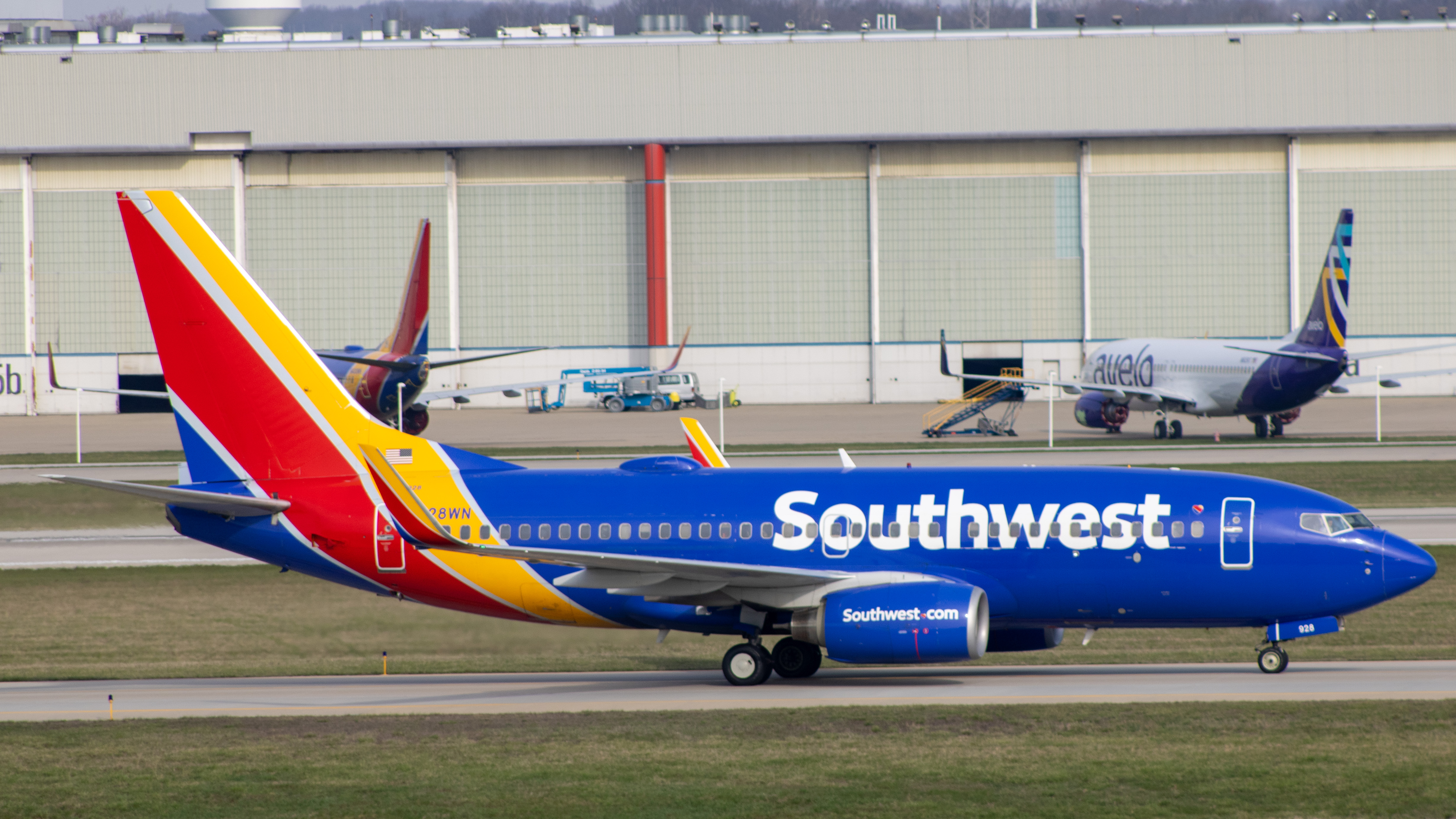 Full size: Southwest Airlines Boeing 737-700 N928WN at Indianapolis International Airport