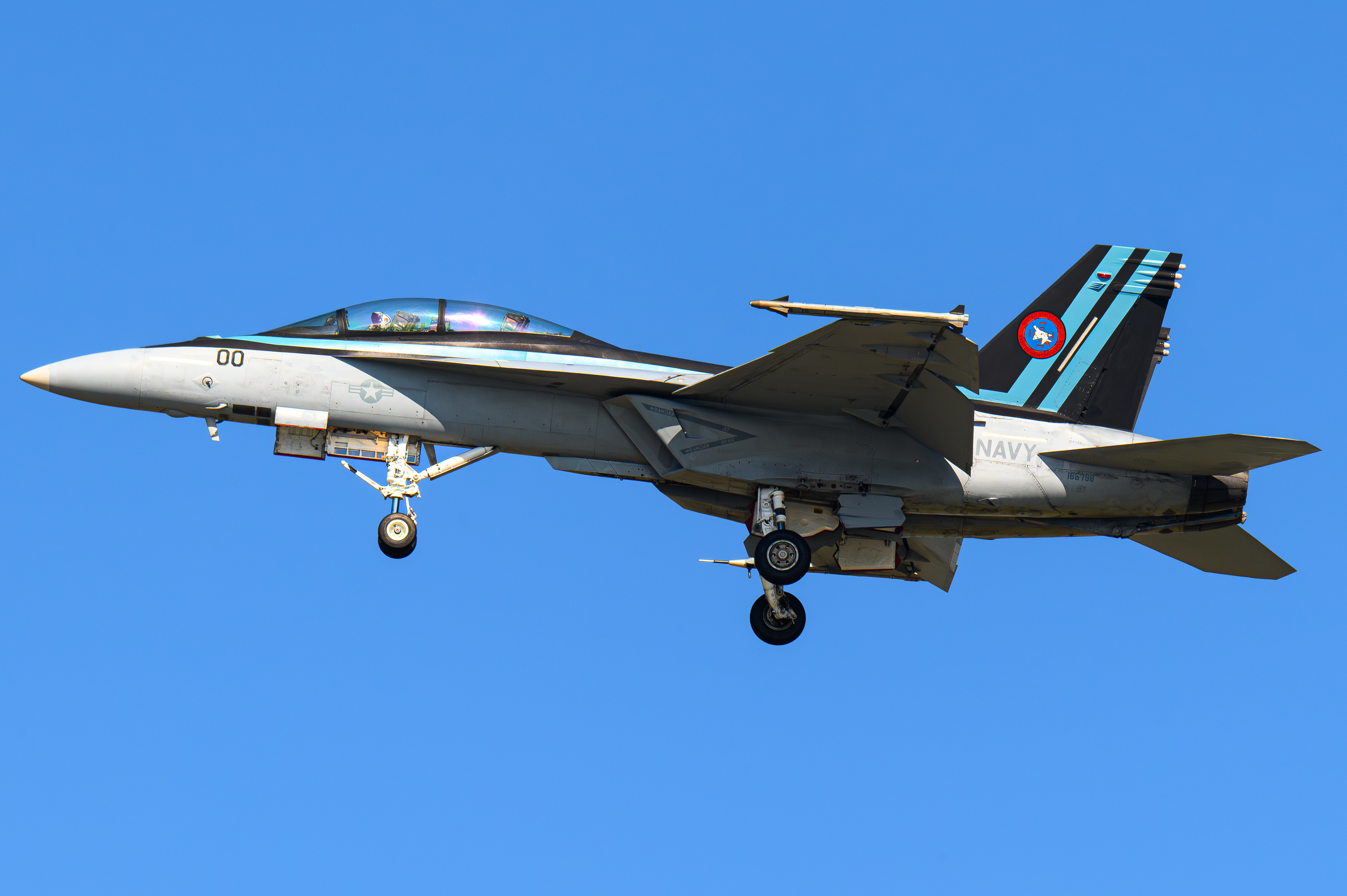 Full size: USN - United States Navy Boeing F/A-18E/F Super Hornet 165796 at North Island NAS