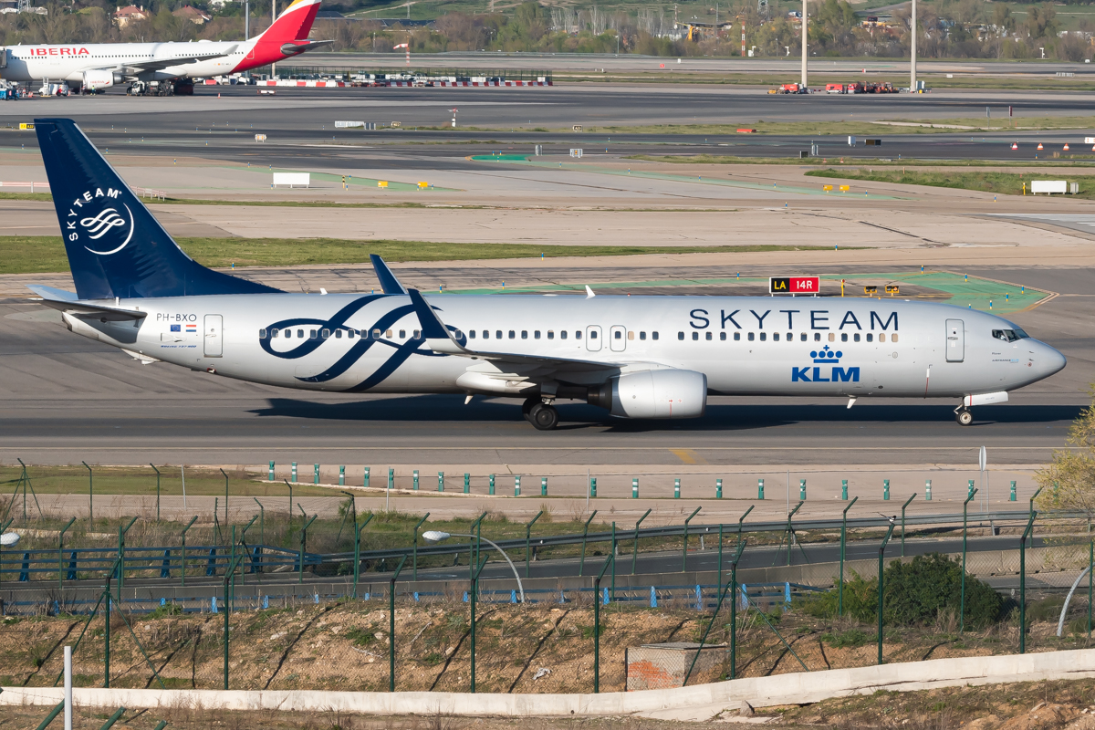 Full size: KLM Boeing 737-900 PH-BXO at Madrid Barajas Airport