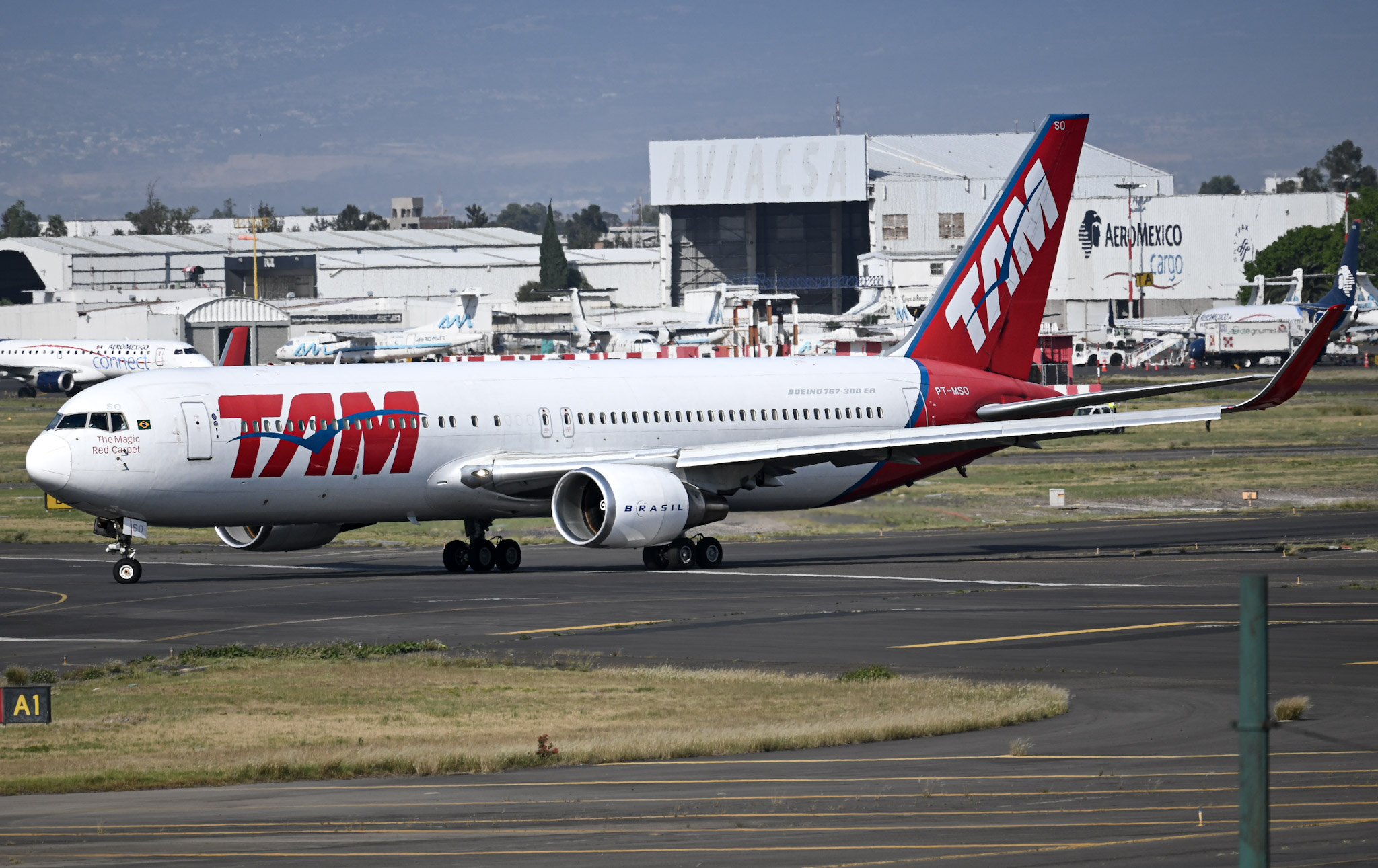 Full size: LATAM Boeing 767-300ER PT-MSO at Mexico City International Airport