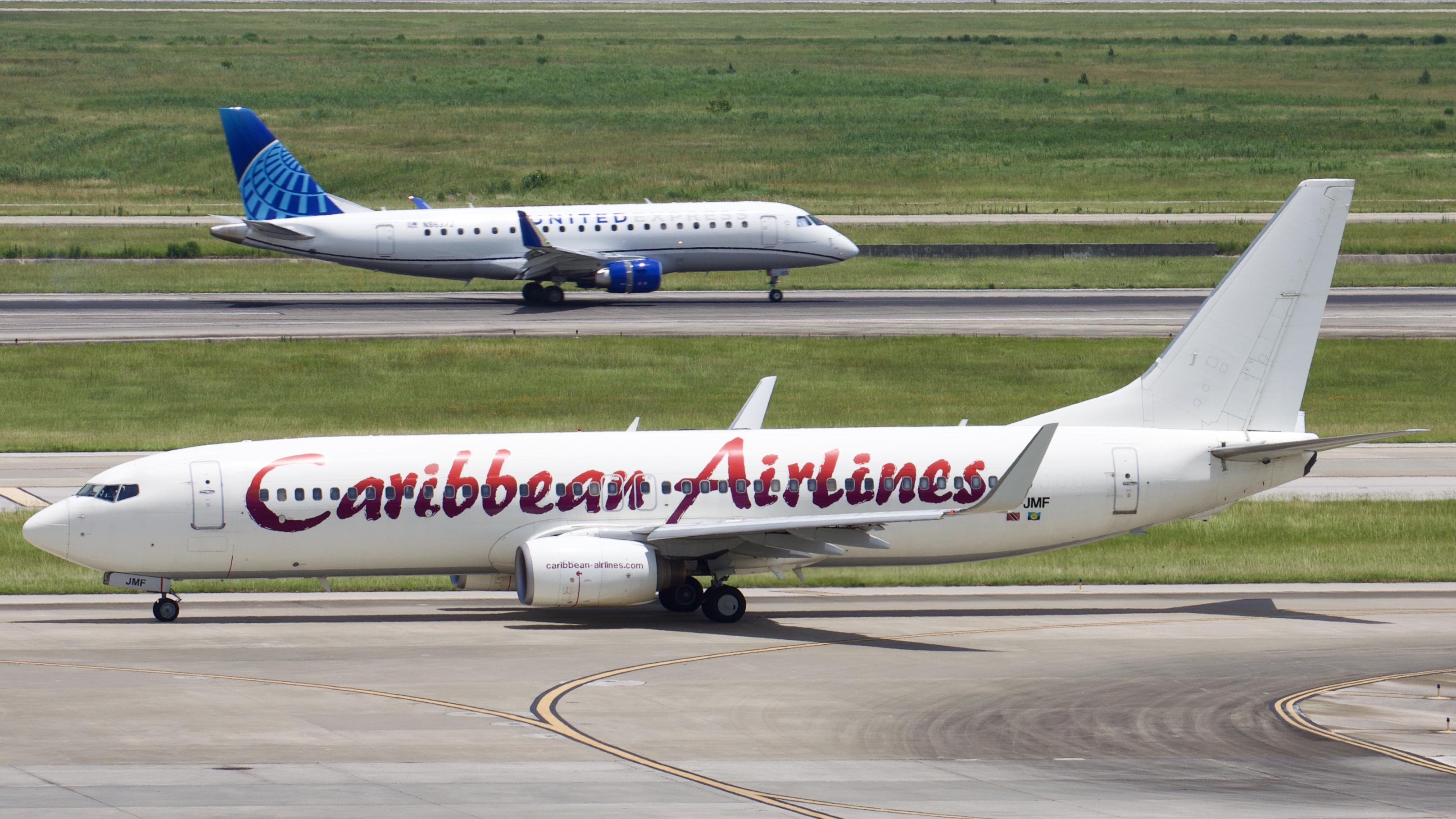 Full size: Caribbean Airlines Boeing 737-800 9Y-JMF at Houston-George Bush Intercontinental Airport