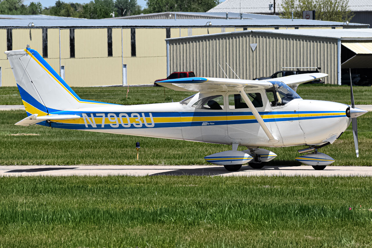 Full size: PRIVATE Cessna 172 N7903U at Vance Brand Airport